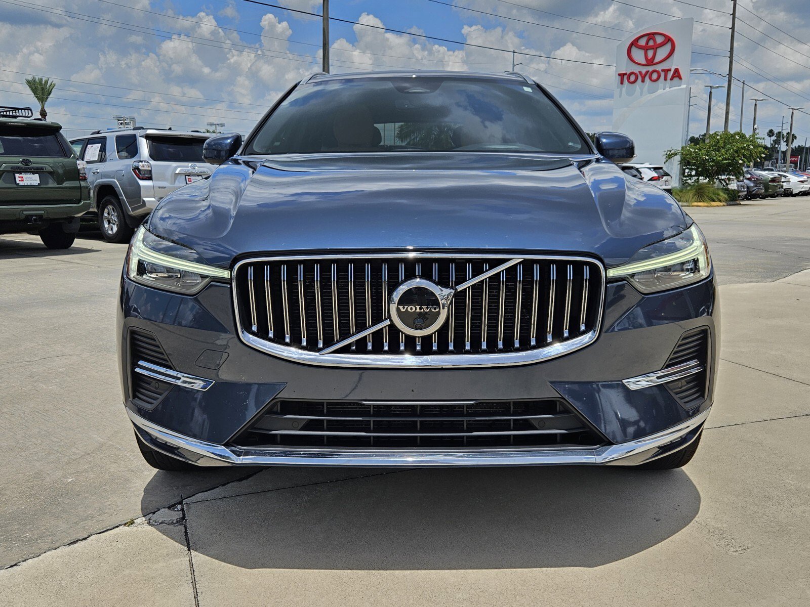 2022 Volvo XC60 Inscription photo 2