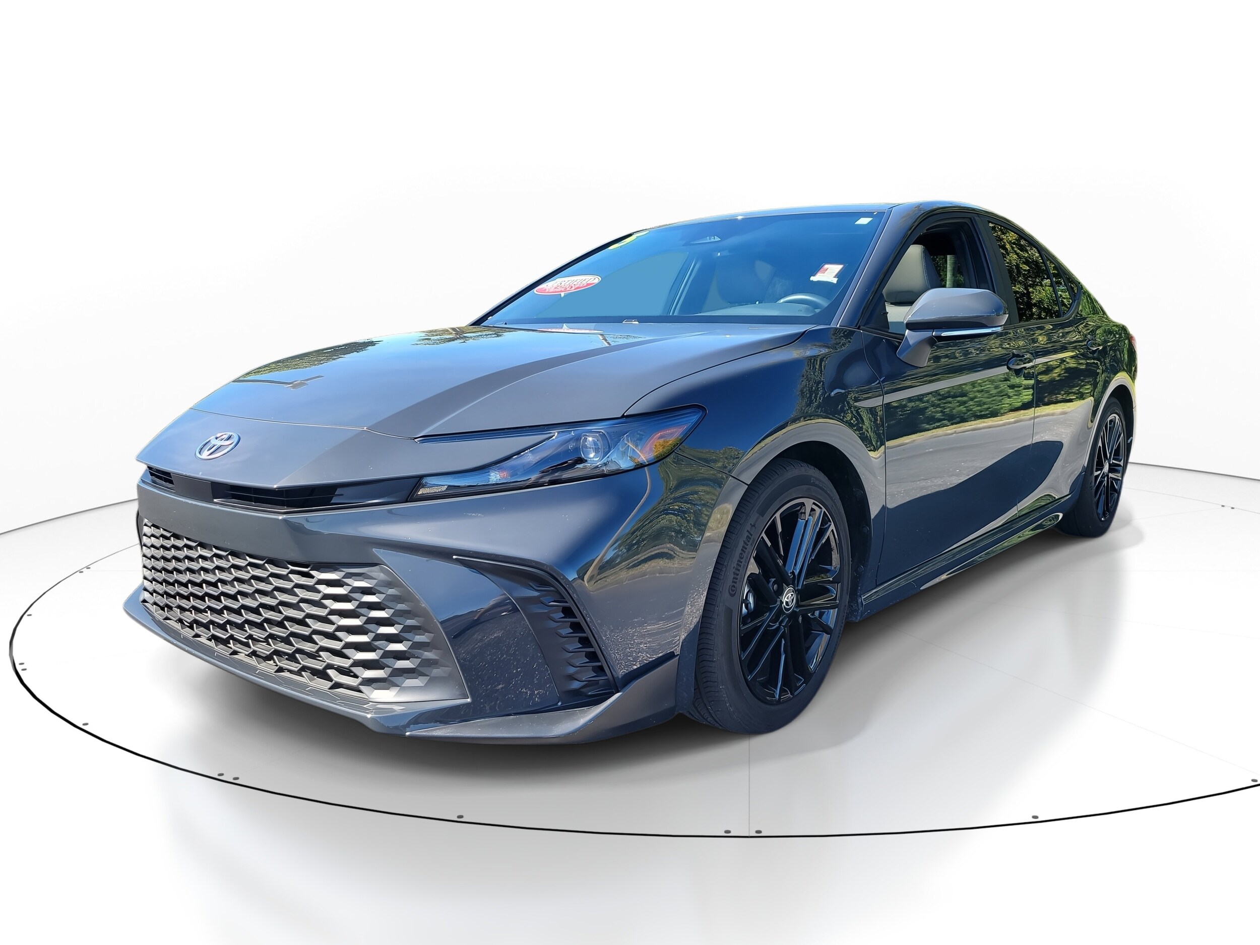 2025 Toyota Camry Hybrid SE photo 3