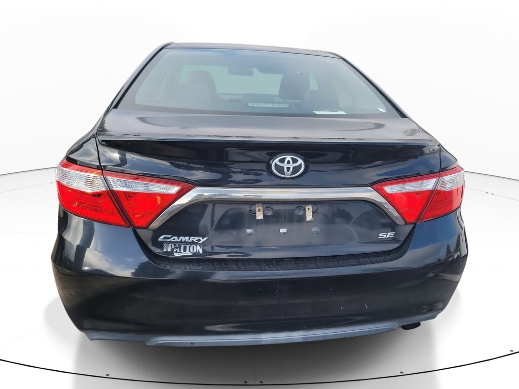 Used 2016 Toyota Camry SE Sedan
