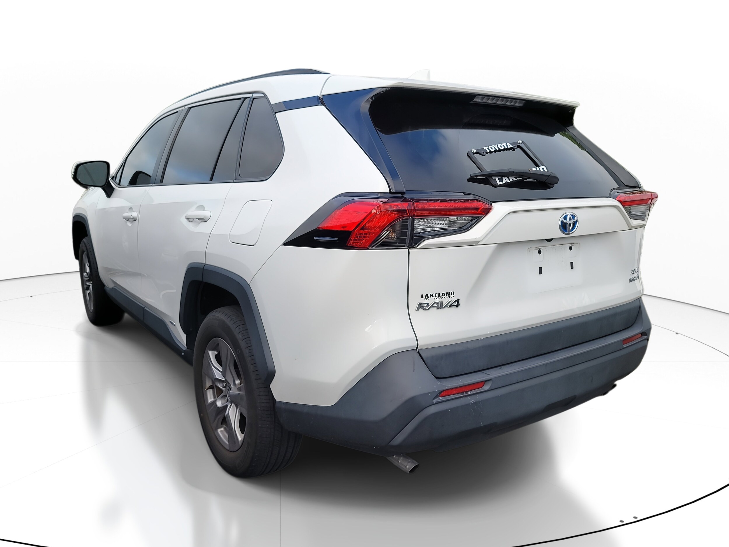 2022 Toyota RAV4 Hybrid XLE photo 4