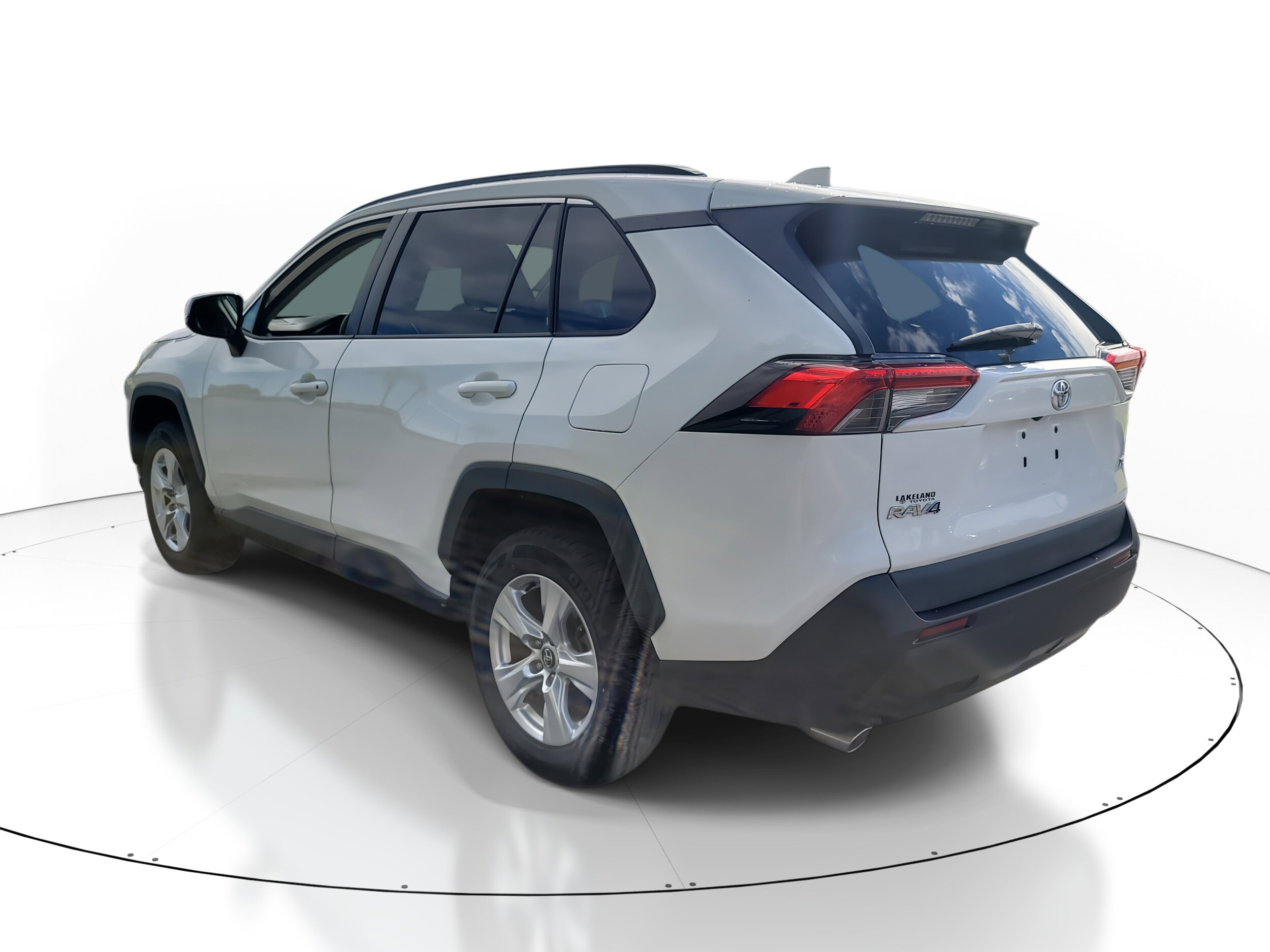 2020 Toyota RAV4 XLE photo 2