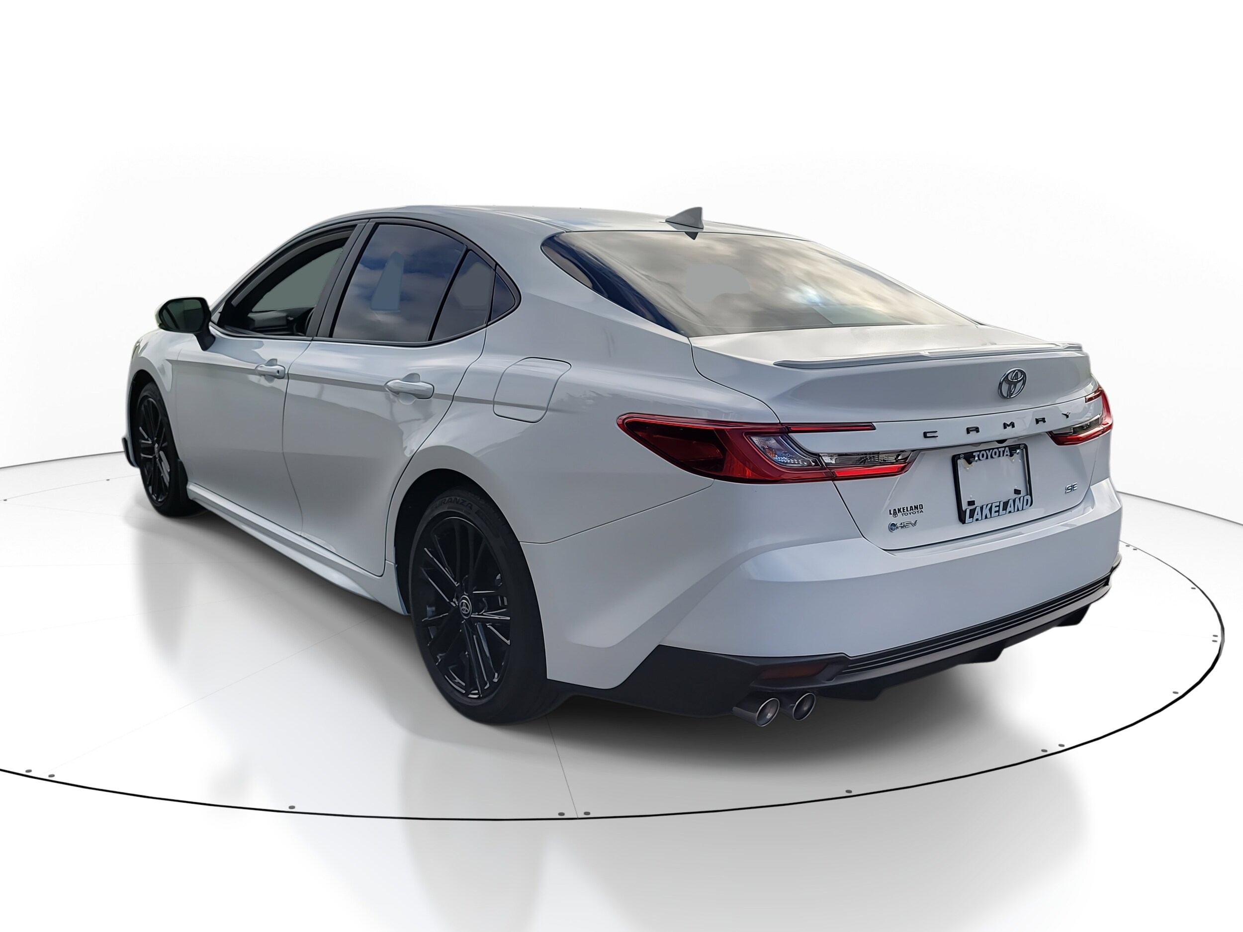 2025 Toyota Camry SE photo 4