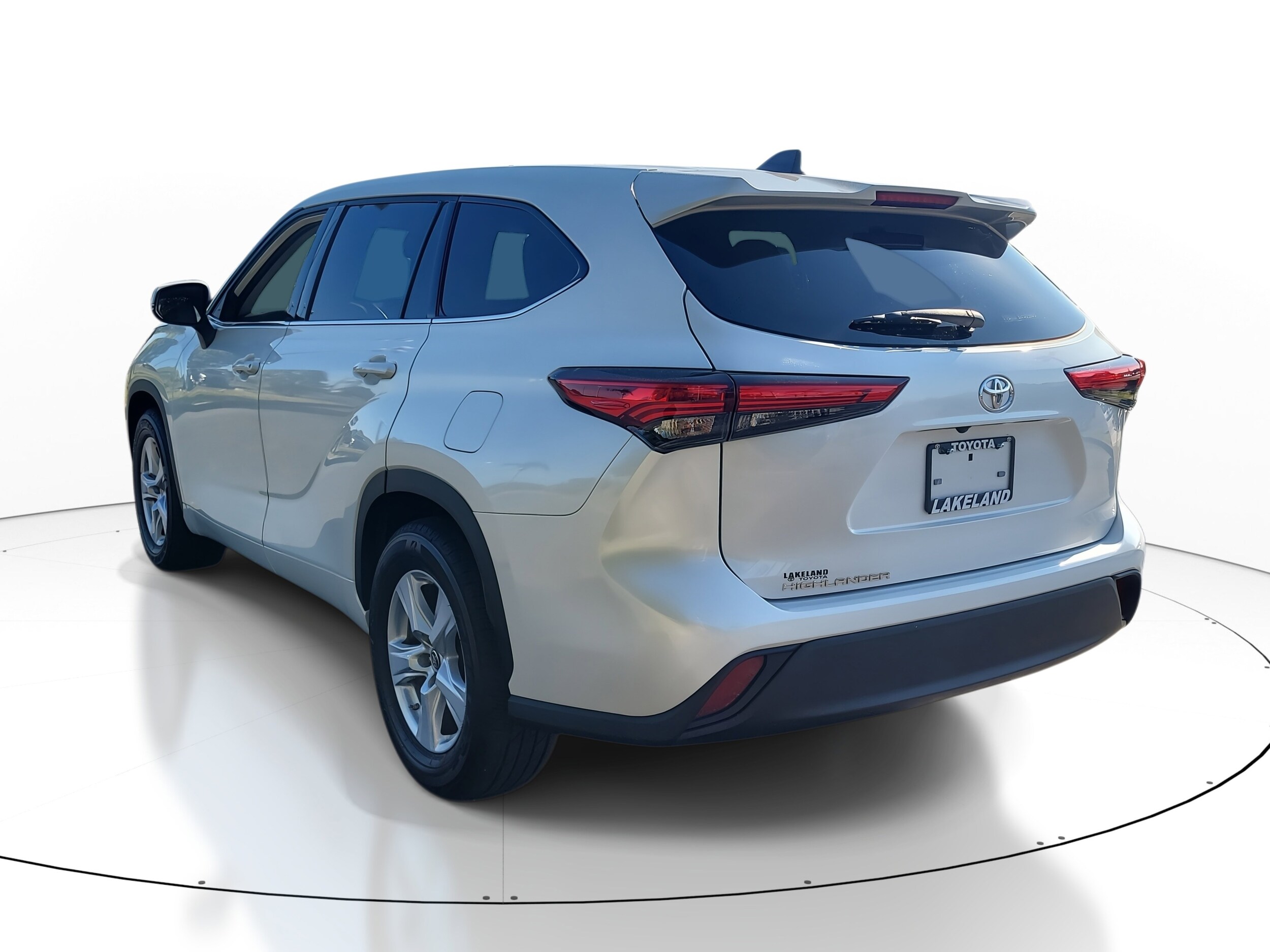 2022 Toyota Highlander L photo 4