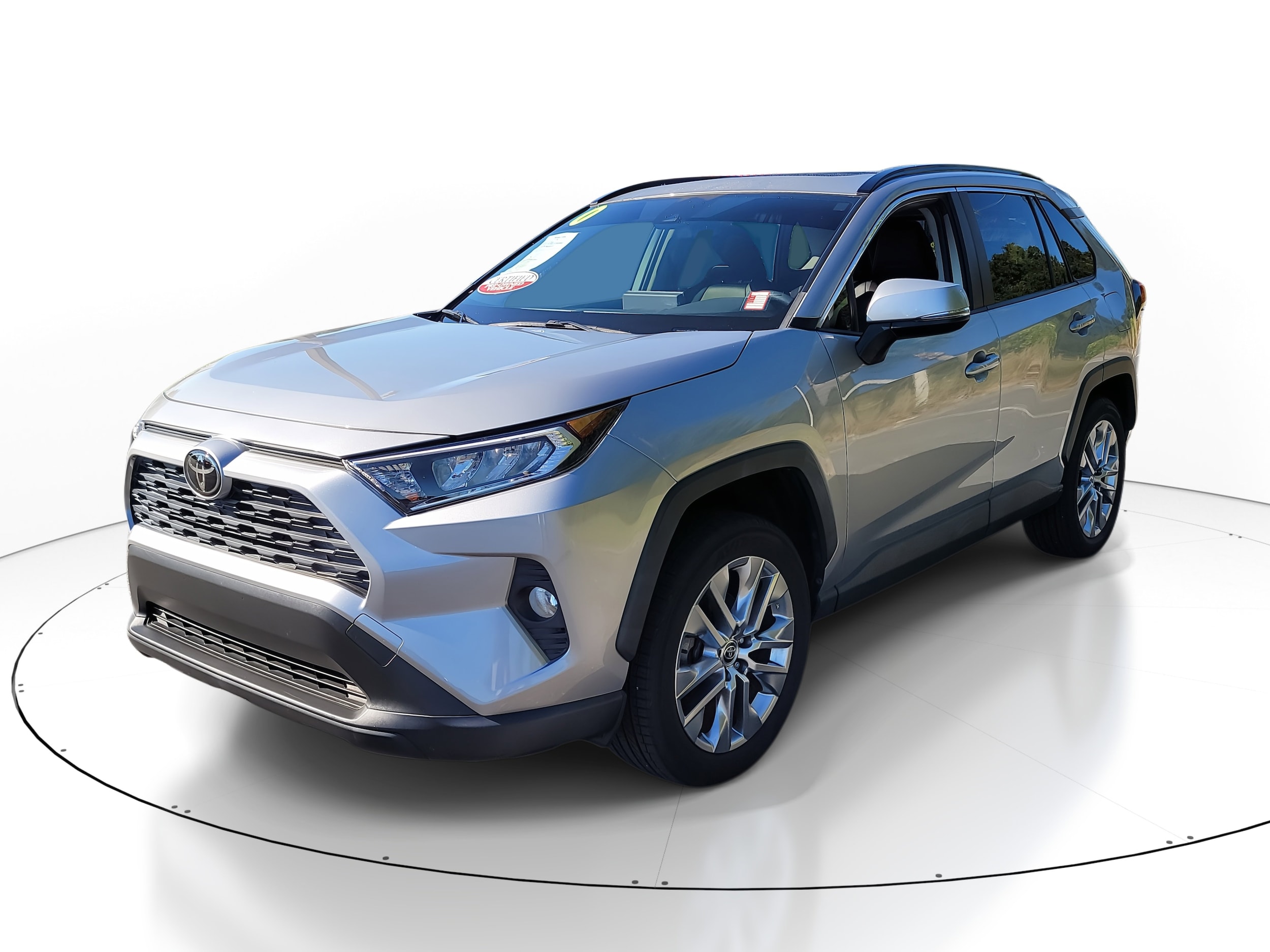 2020 Toyota RAV4 XLE Premium photo 3