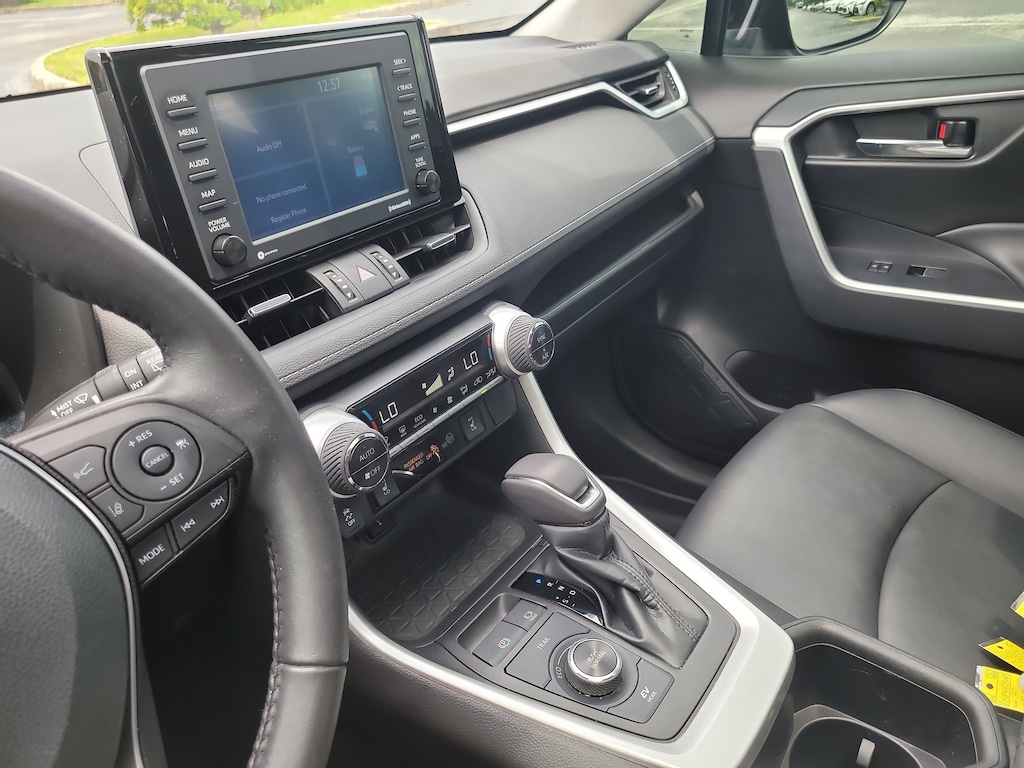 2022 Toyota RAV4 Hybrid XLE Premium photo 18