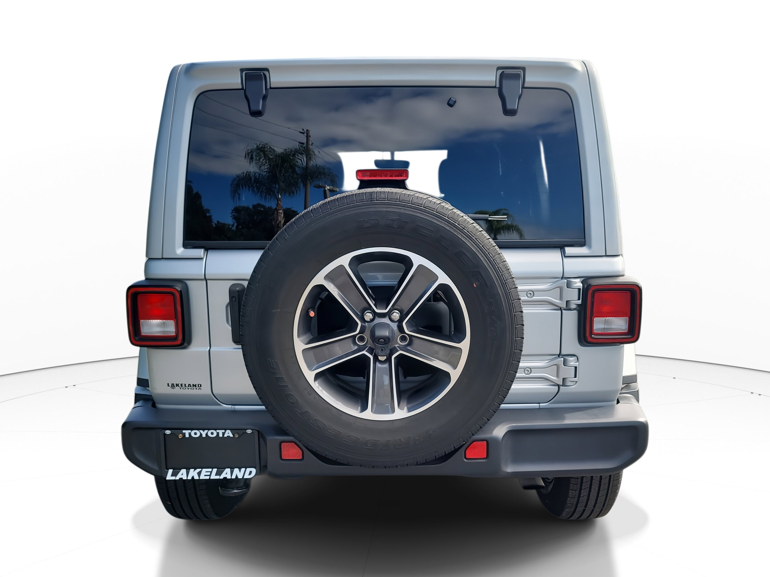 2023 Jeep Wrangler Sahara photo 4