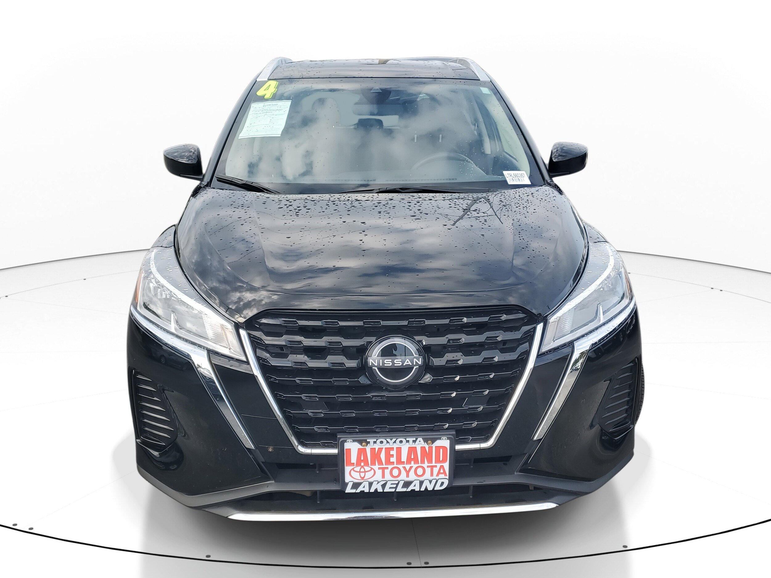 2024 Nissan Kicks SV photo 2