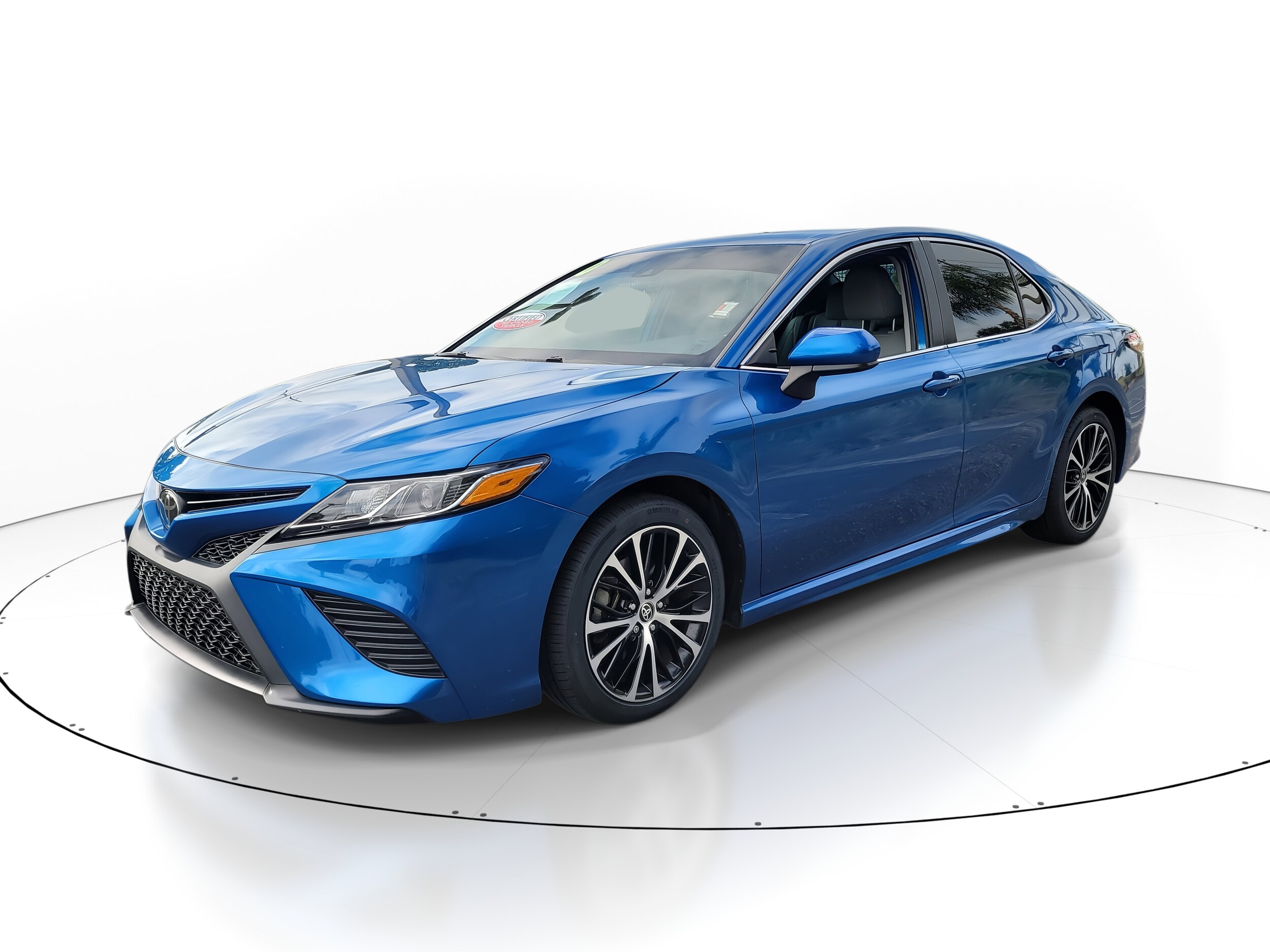 2020 Toyota Camry SE photo 3