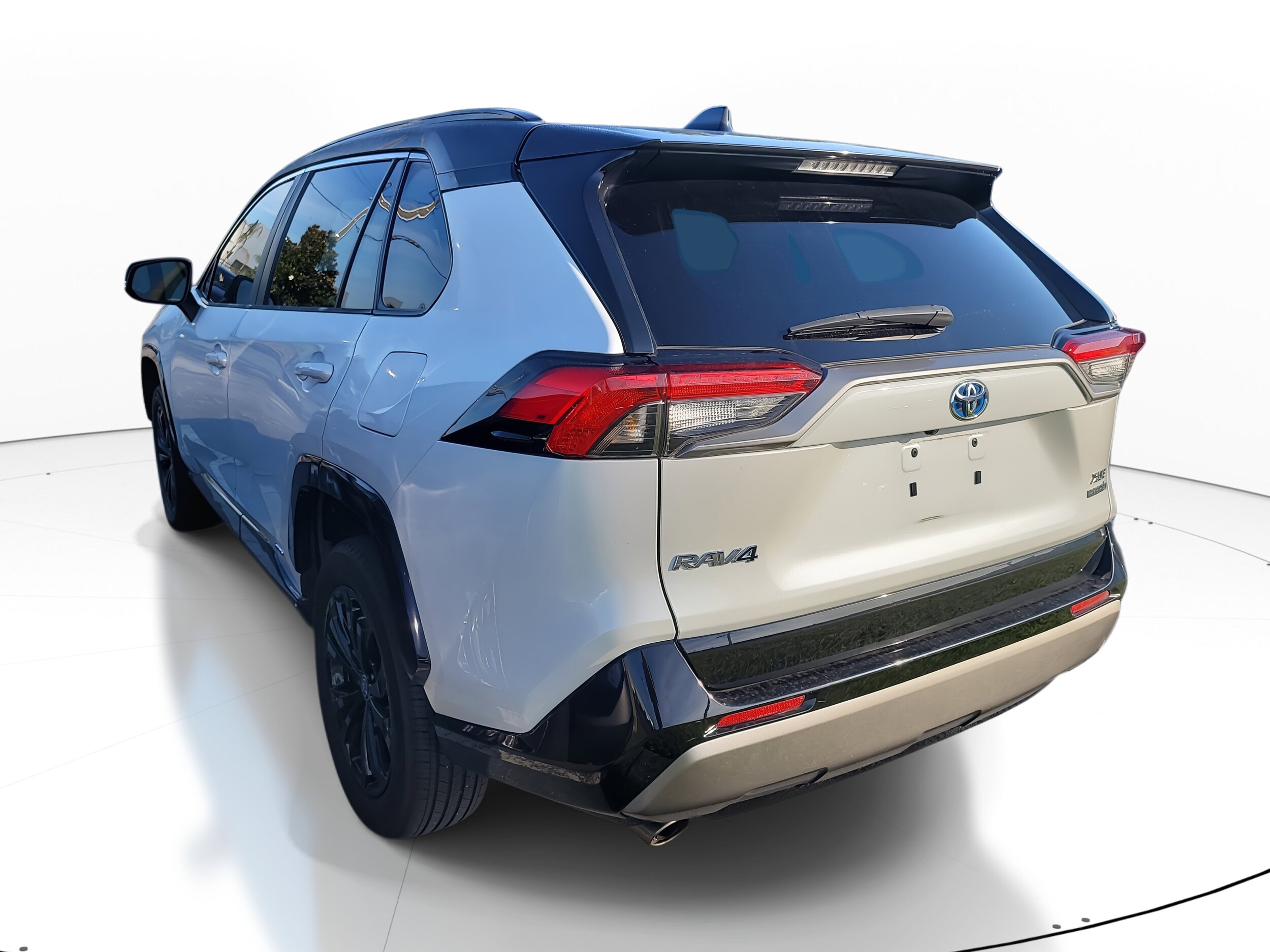 2023 Toyota RAV4 Hybrid XSE photo 4