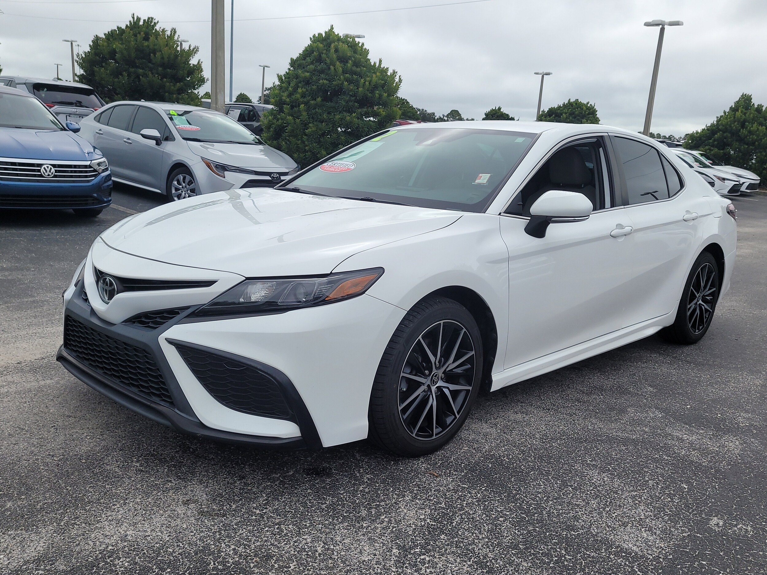 2022 Toyota Camry SE photo 3