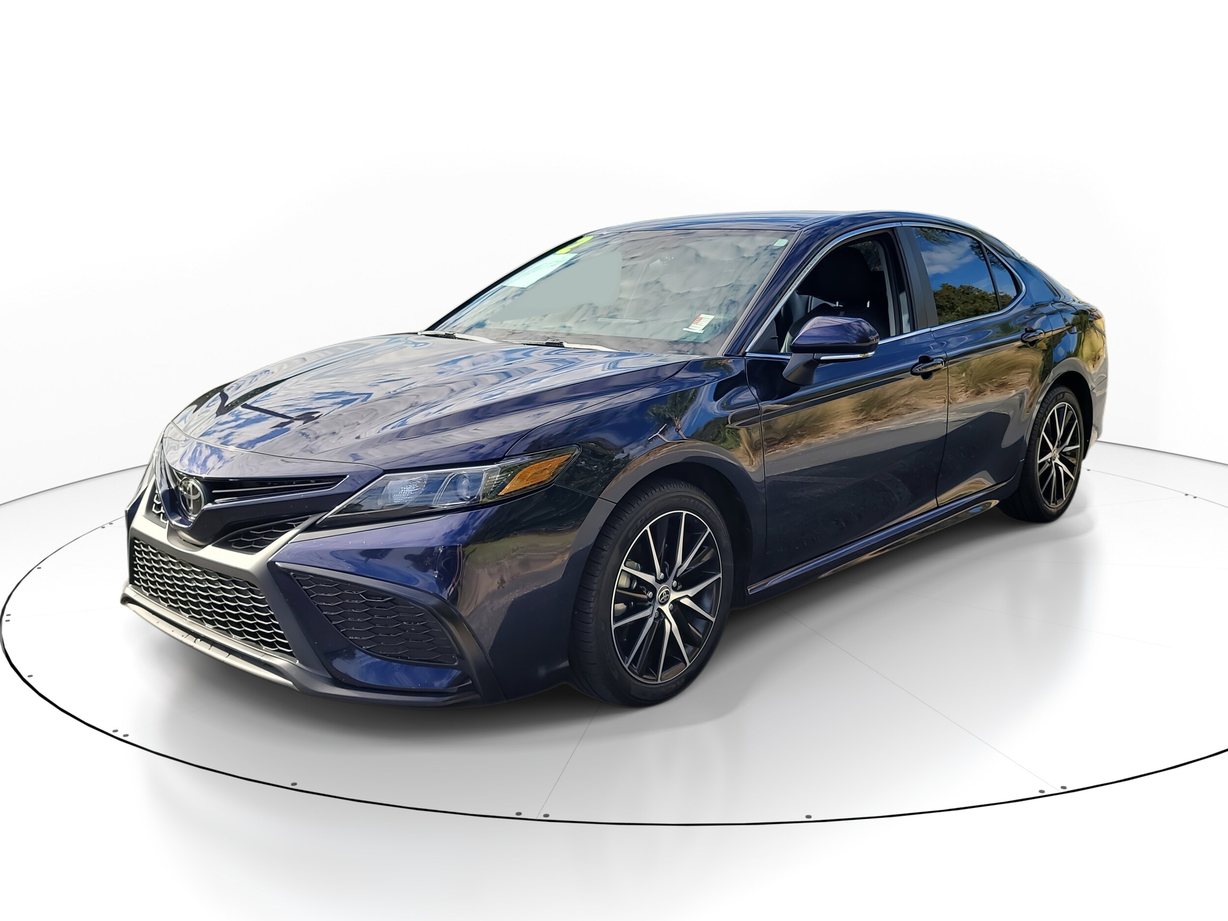2022 Toyota Camry SE photo 3
