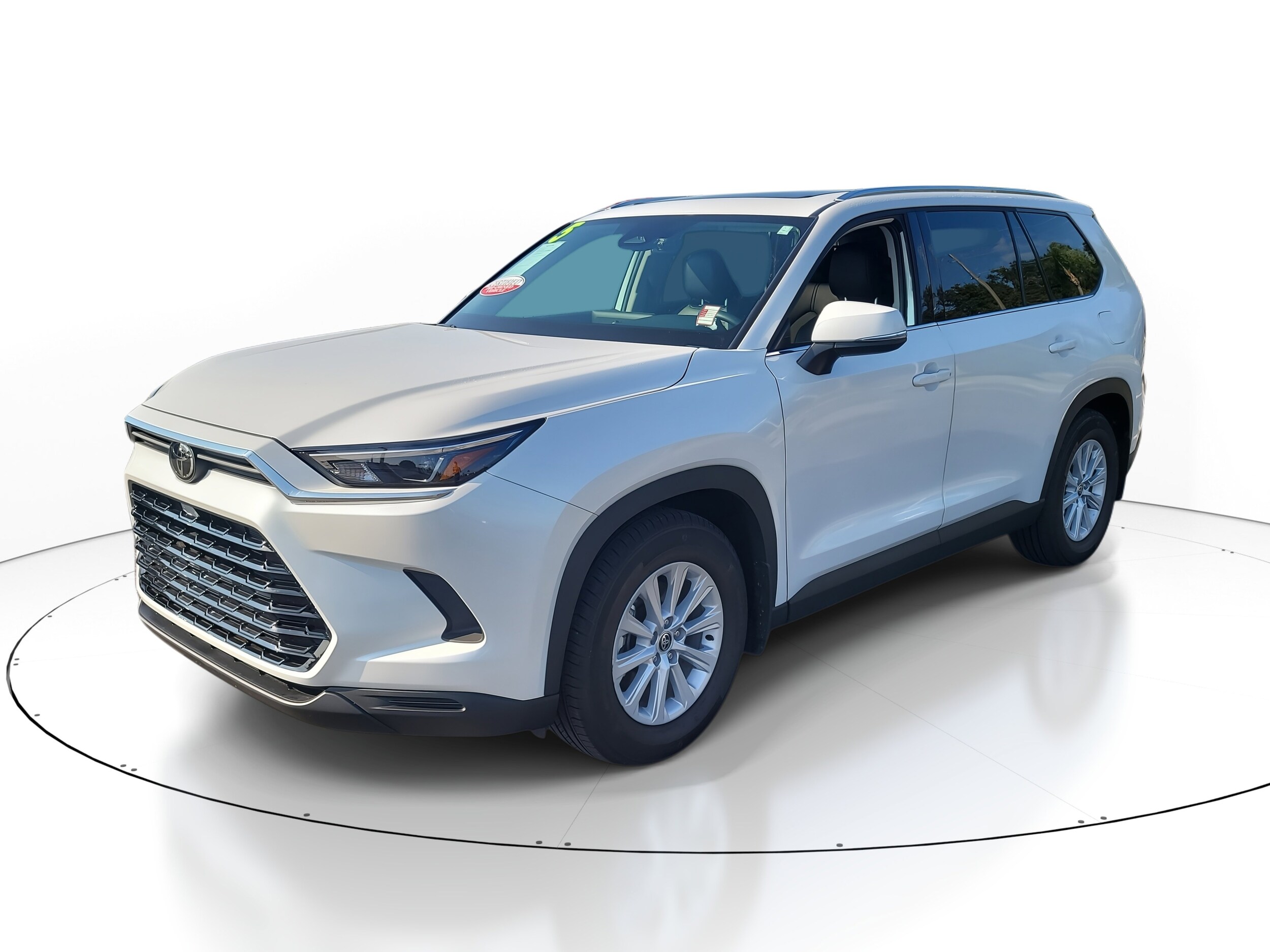2025 Toyota Highlander Hybrid XLE photo 3