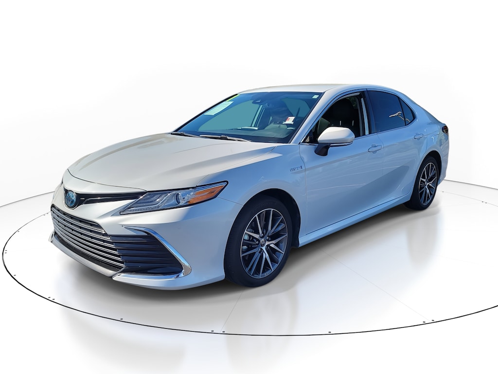 Used 2021 Toyota Camry Hybrid XLE Sedan