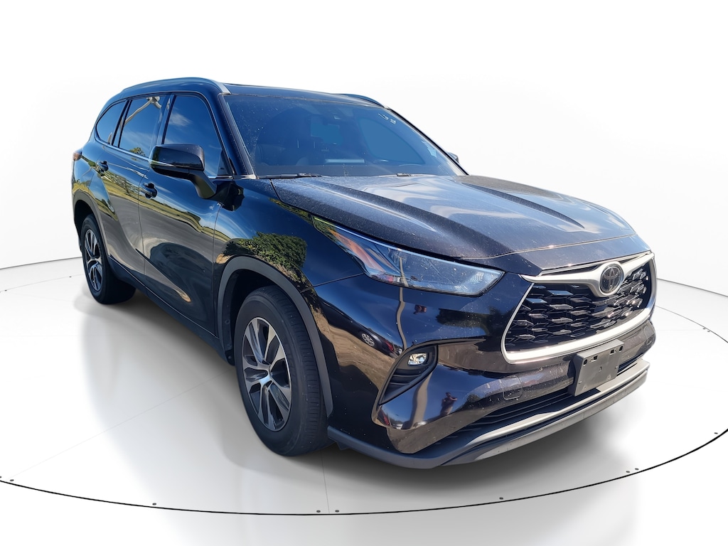 2022 Toyota Highlander XLE photo 2