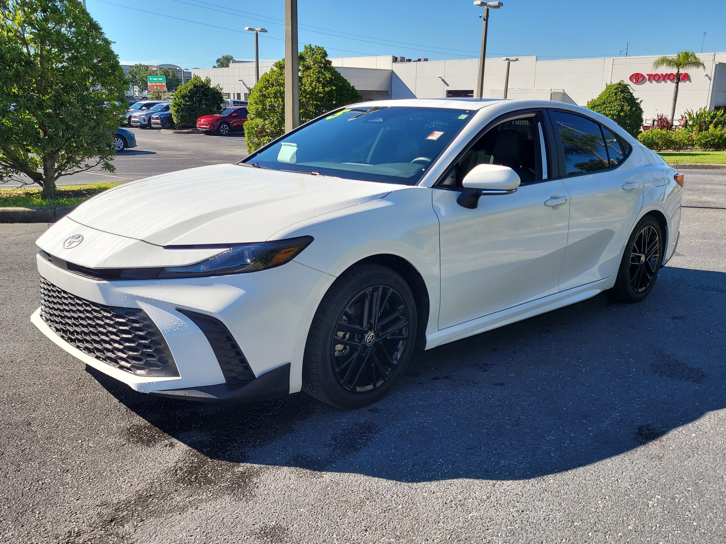 2025 Toyota Camry SE photo 3