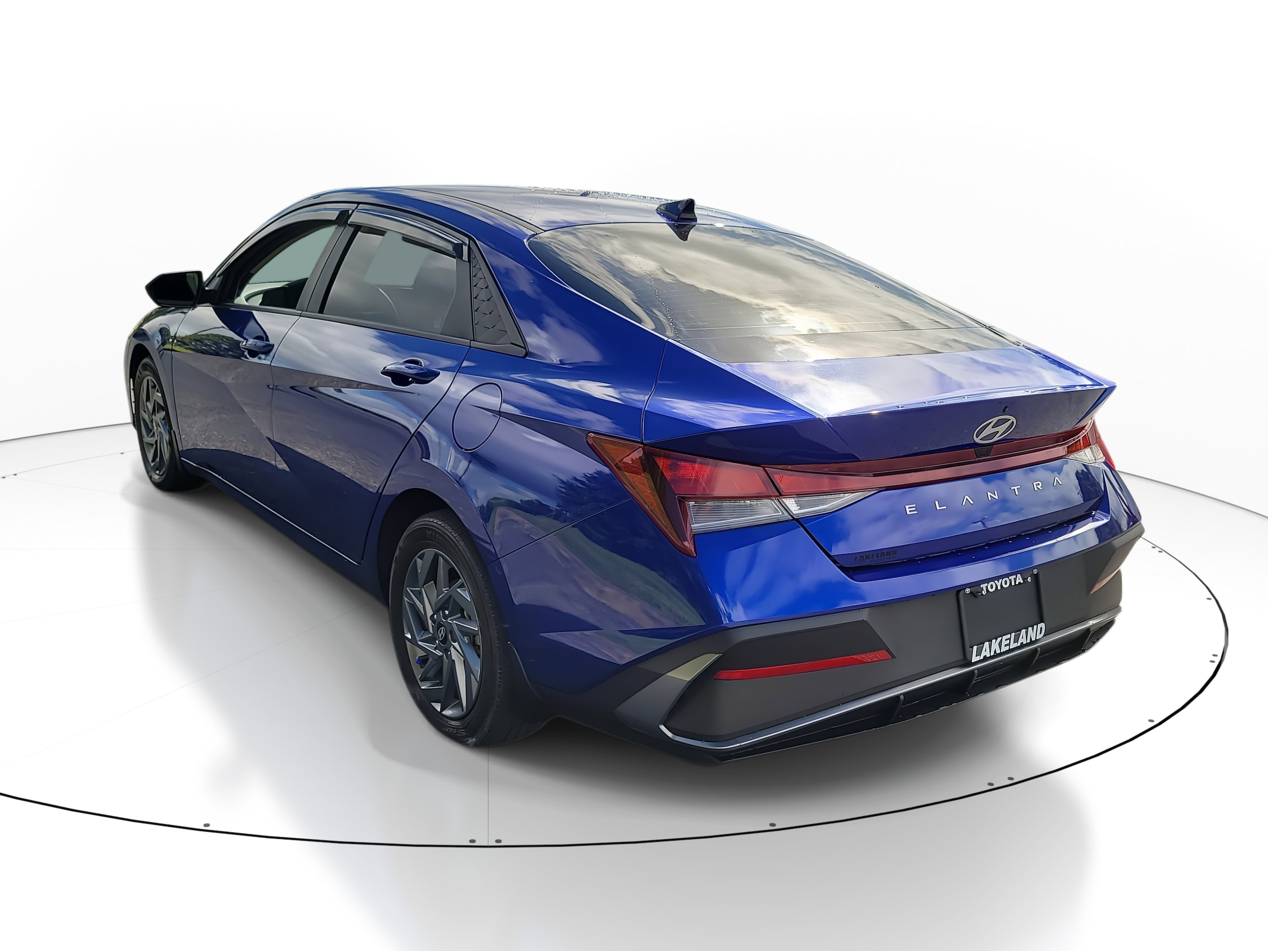 2024 Hyundai Elantra SEL photo 4