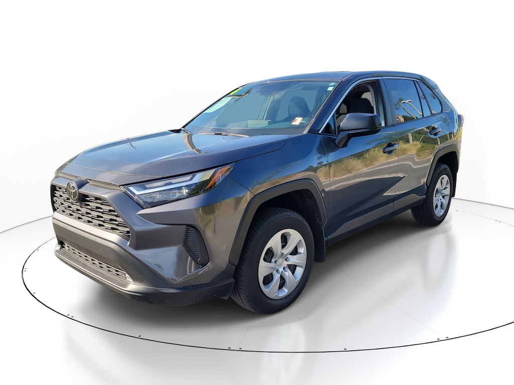 2024 Toyota RAV4 LE photo 3