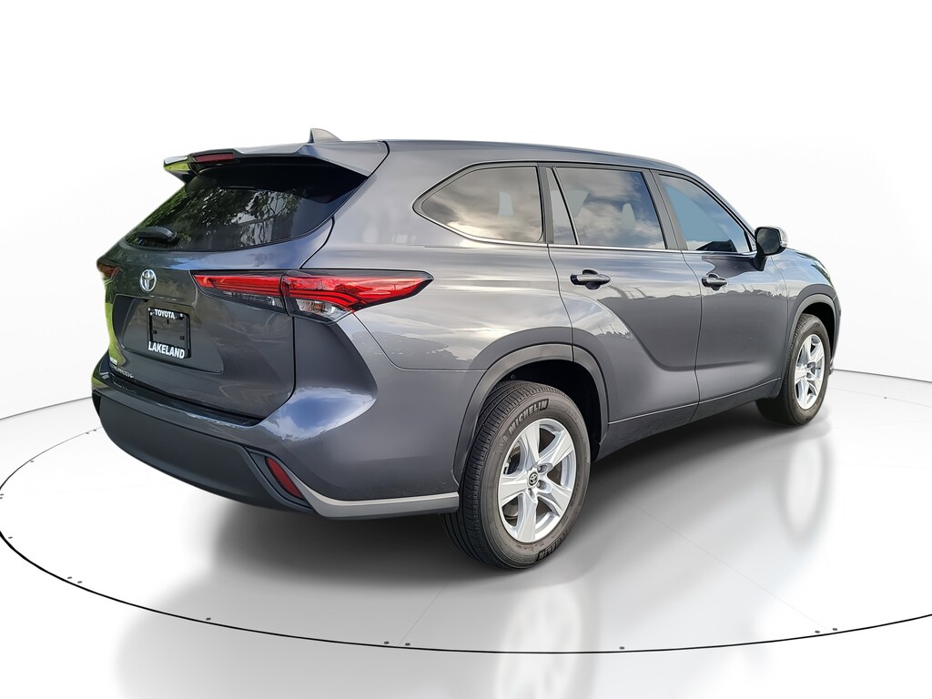 2023 Toyota Highlander L photo 4