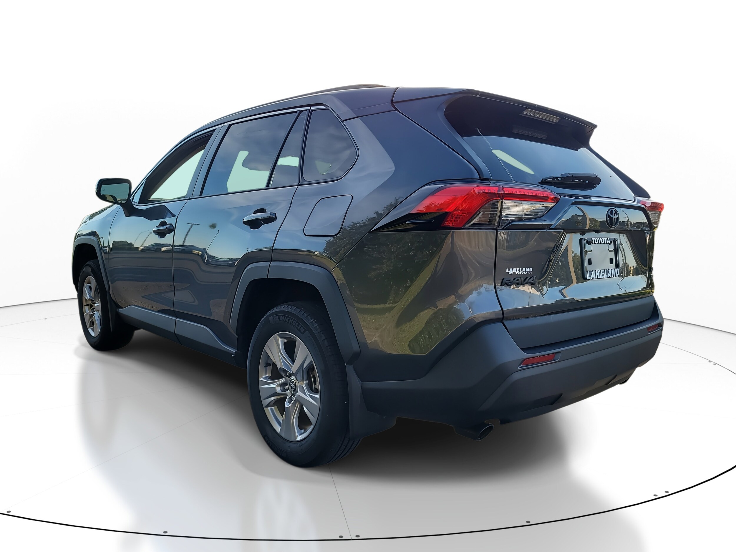 2023 Toyota RAV4 XLE photo 4