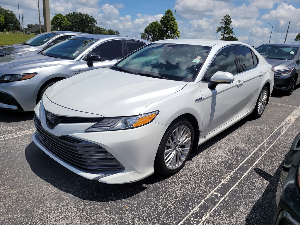 Used 2020 Toyota Camry Hybrid XLE Sedan