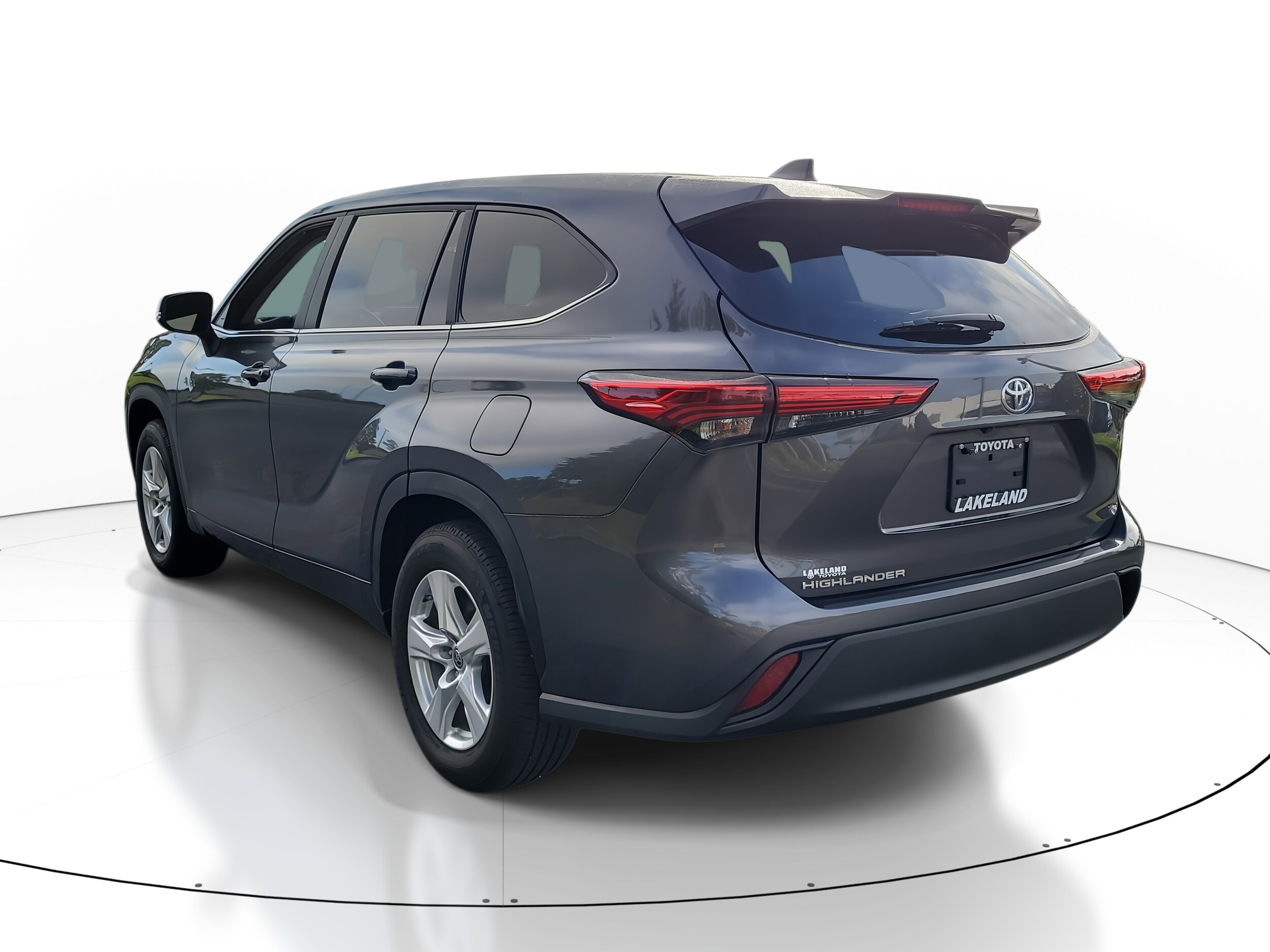 2023 Toyota Highlander L photo 2