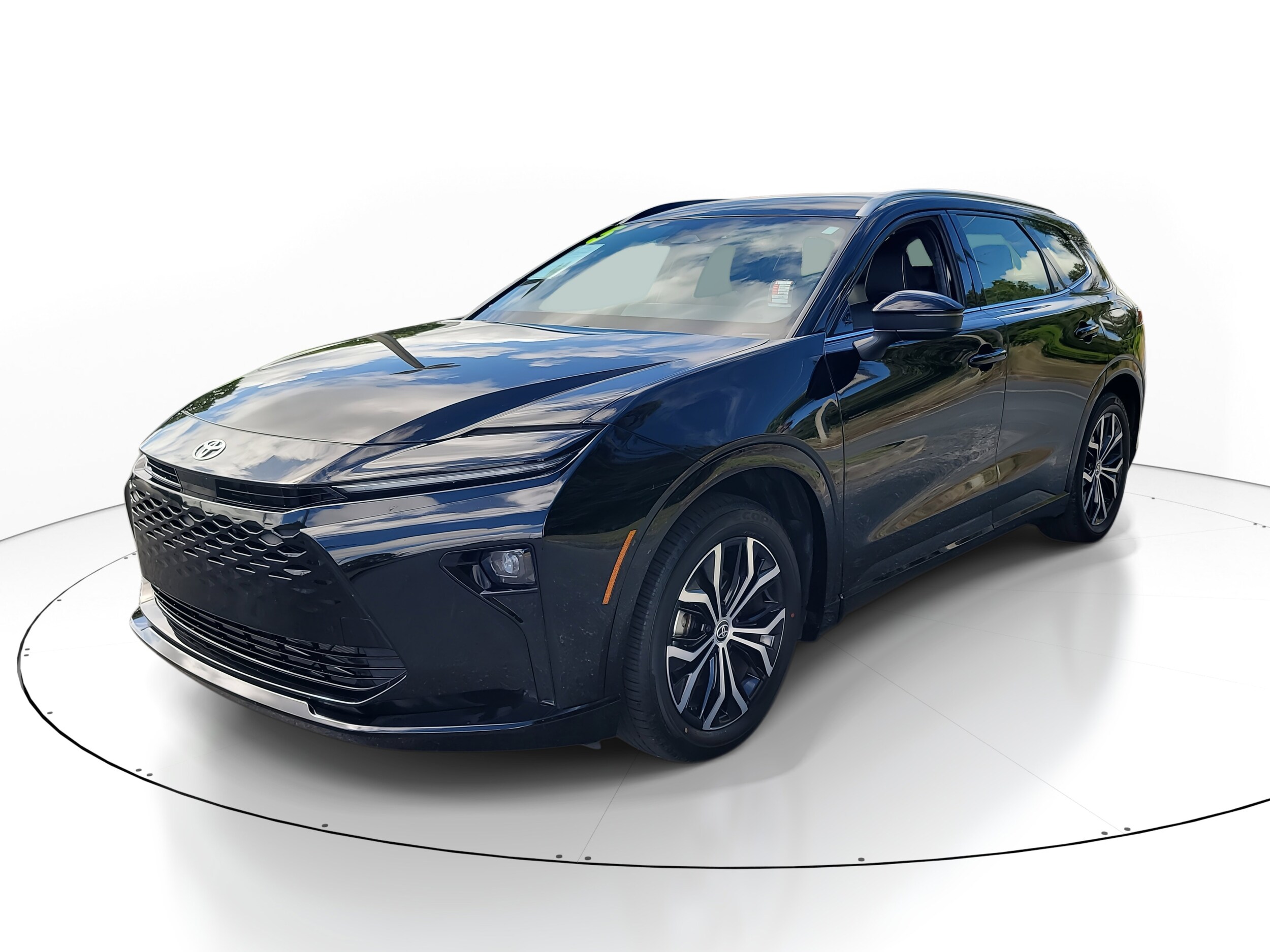 2025 Toyota Crown Signia XLE photo 3