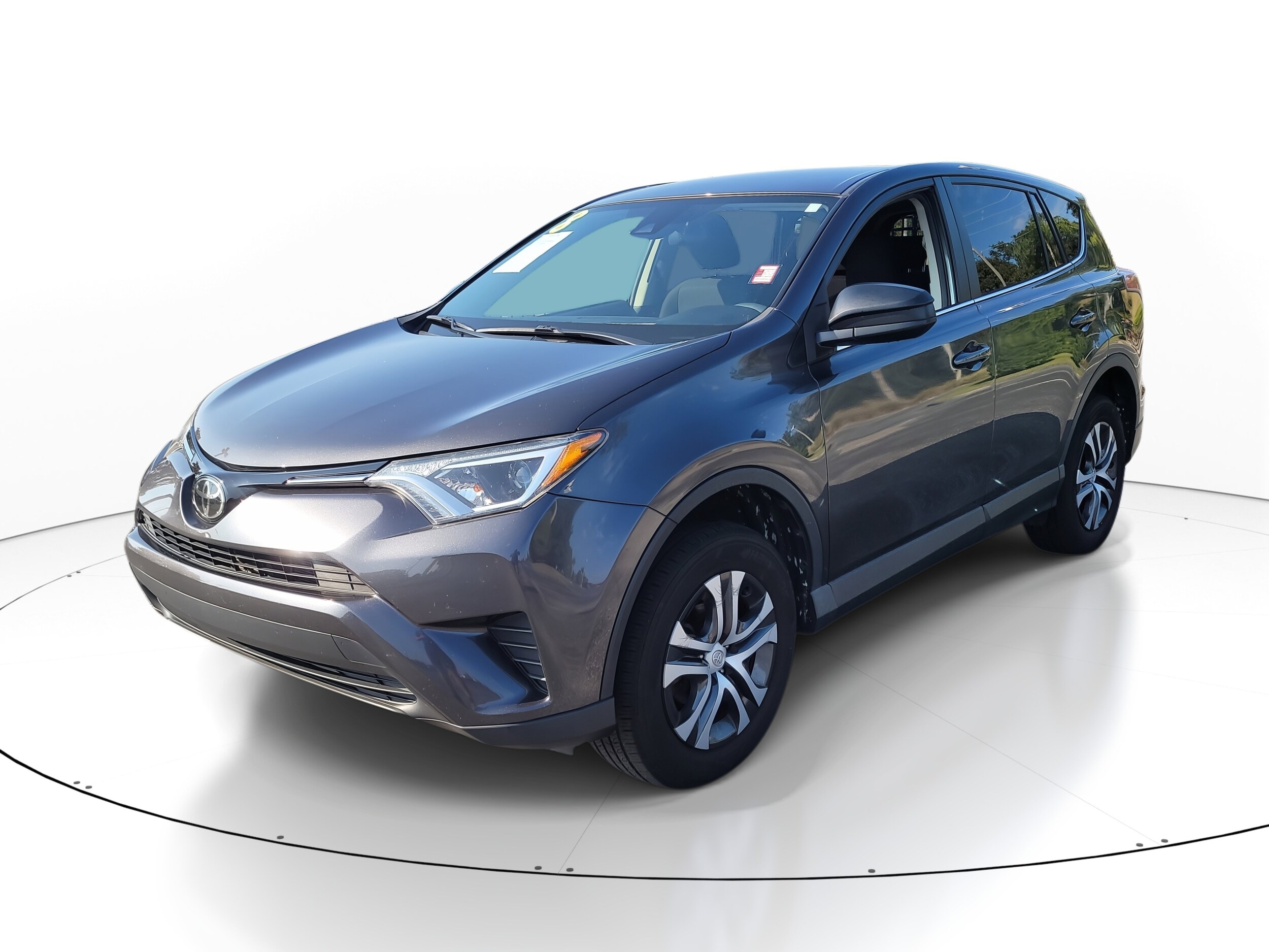 2018 Toyota RAV4 LE photo 3