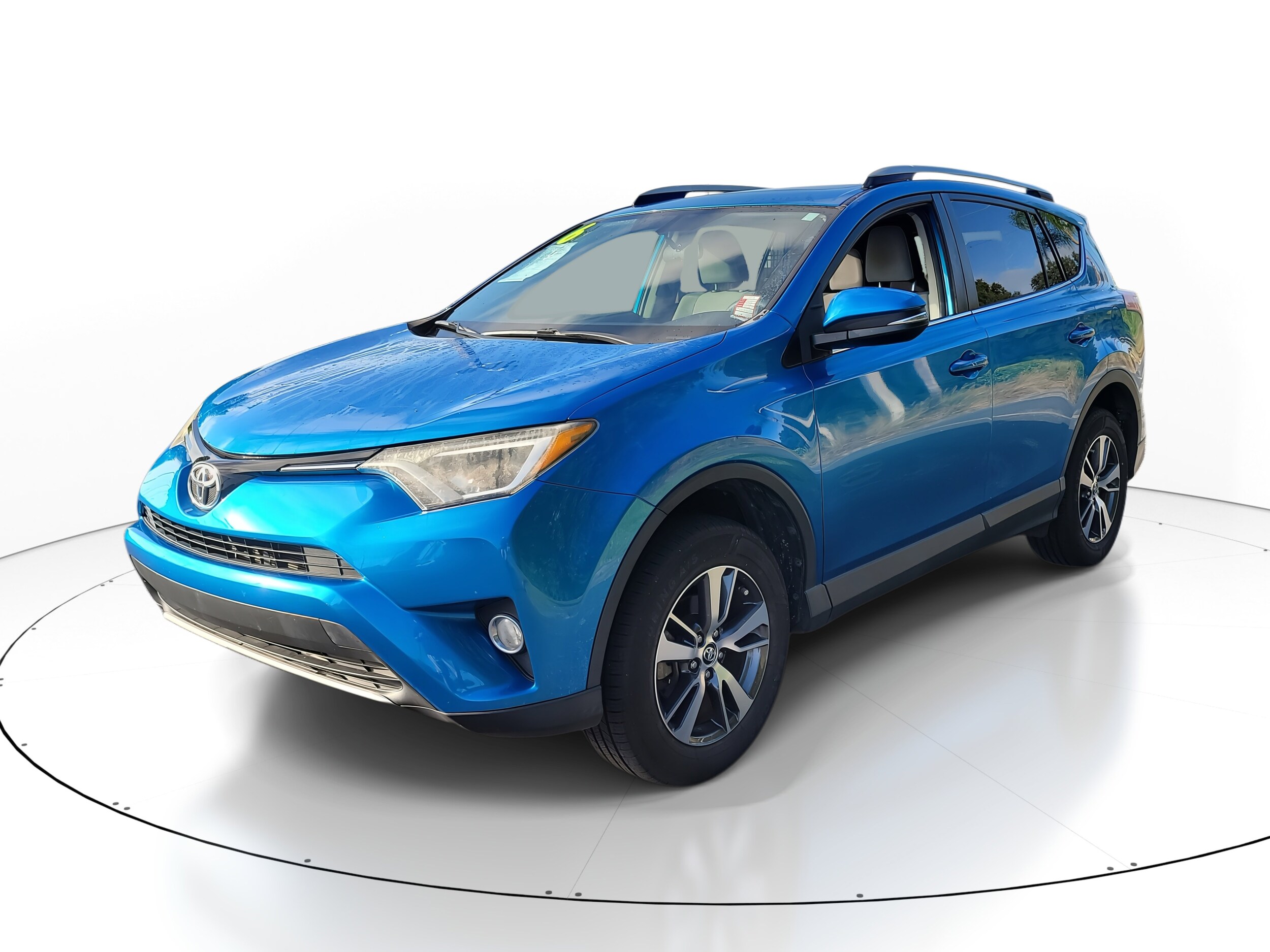 2016 Toyota RAV4 XLE photo 3
