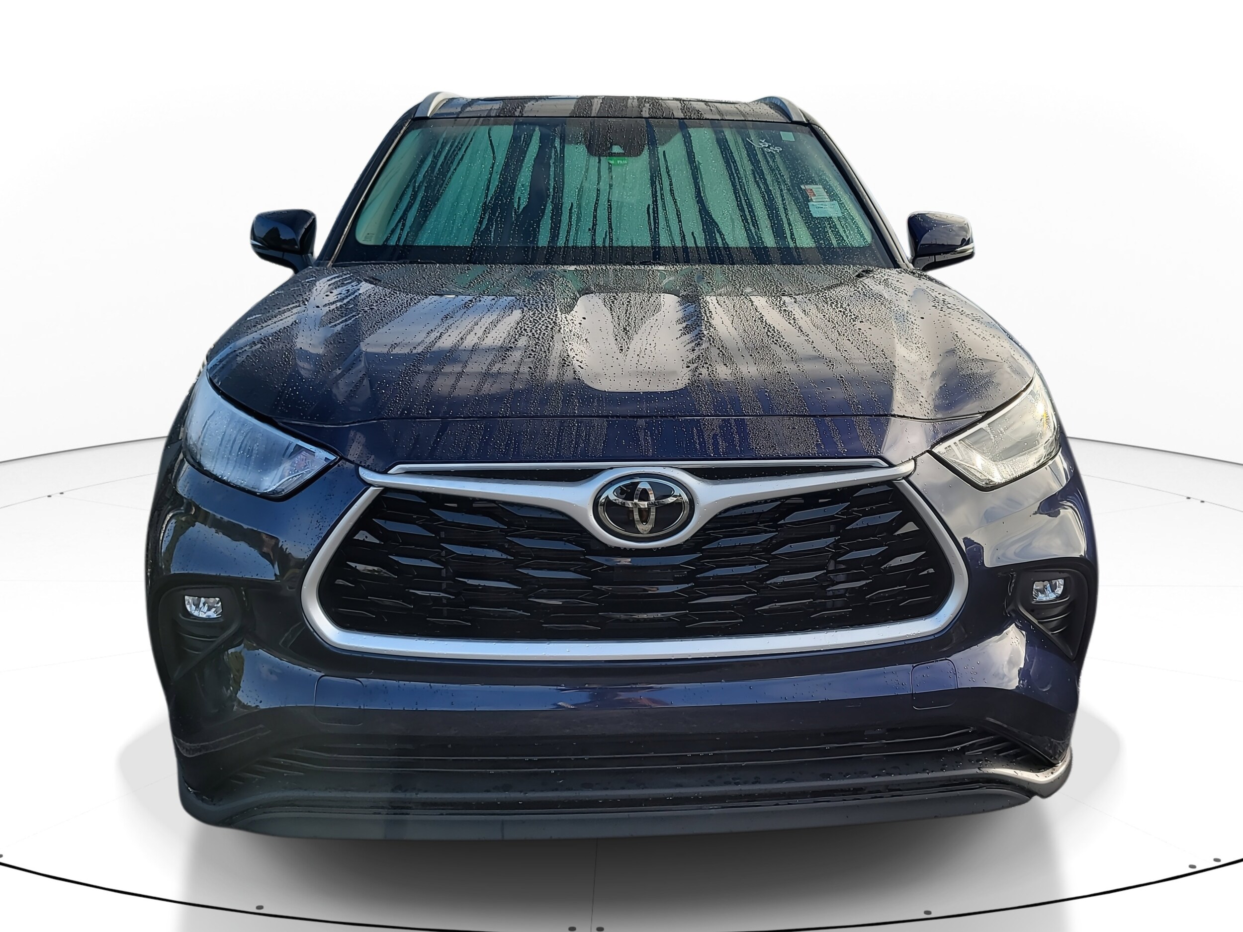 2022 Toyota Highlander XLE photo 2