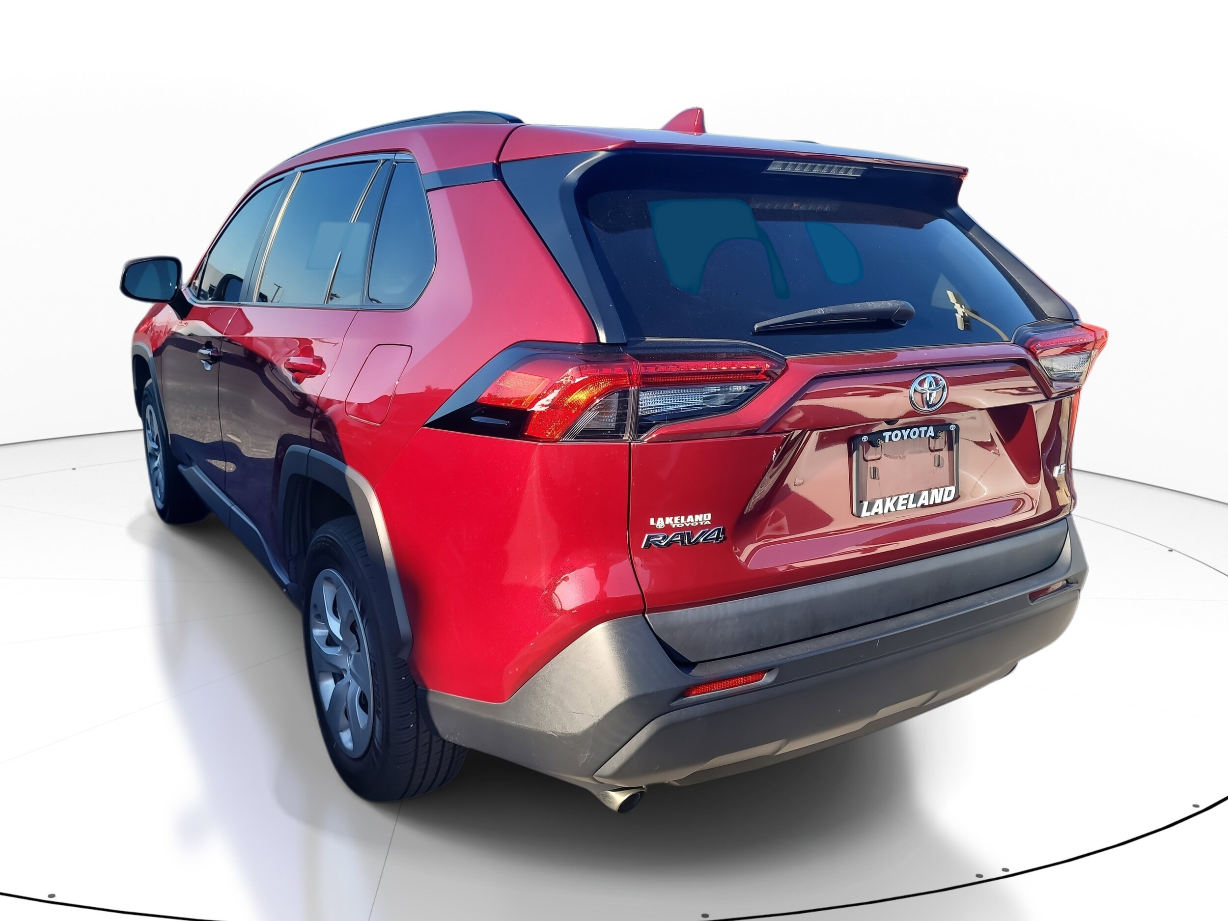 2021 Toyota RAV4 LE photo 4