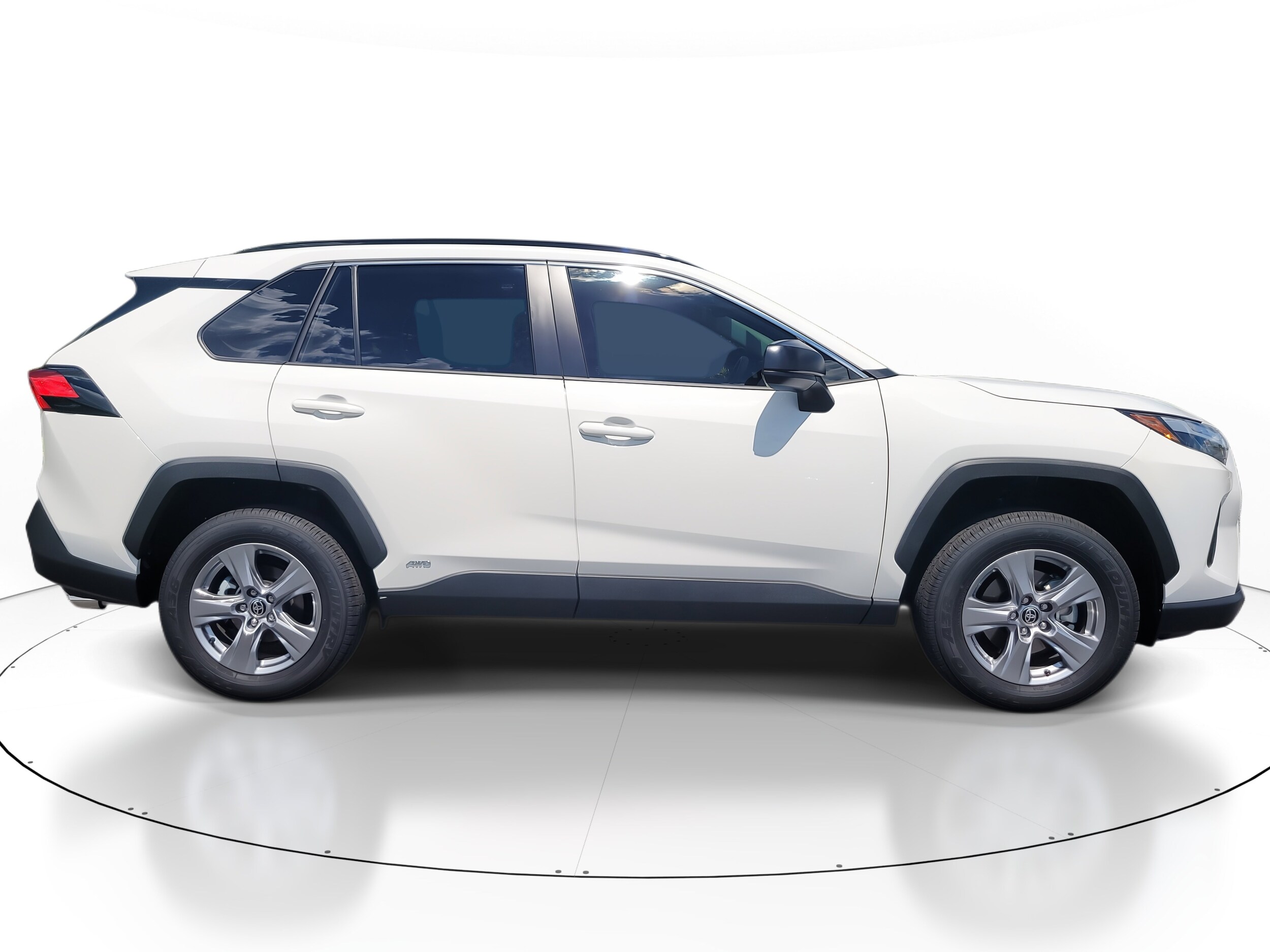2025 Toyota RAV4 Hybrid LE photo 4