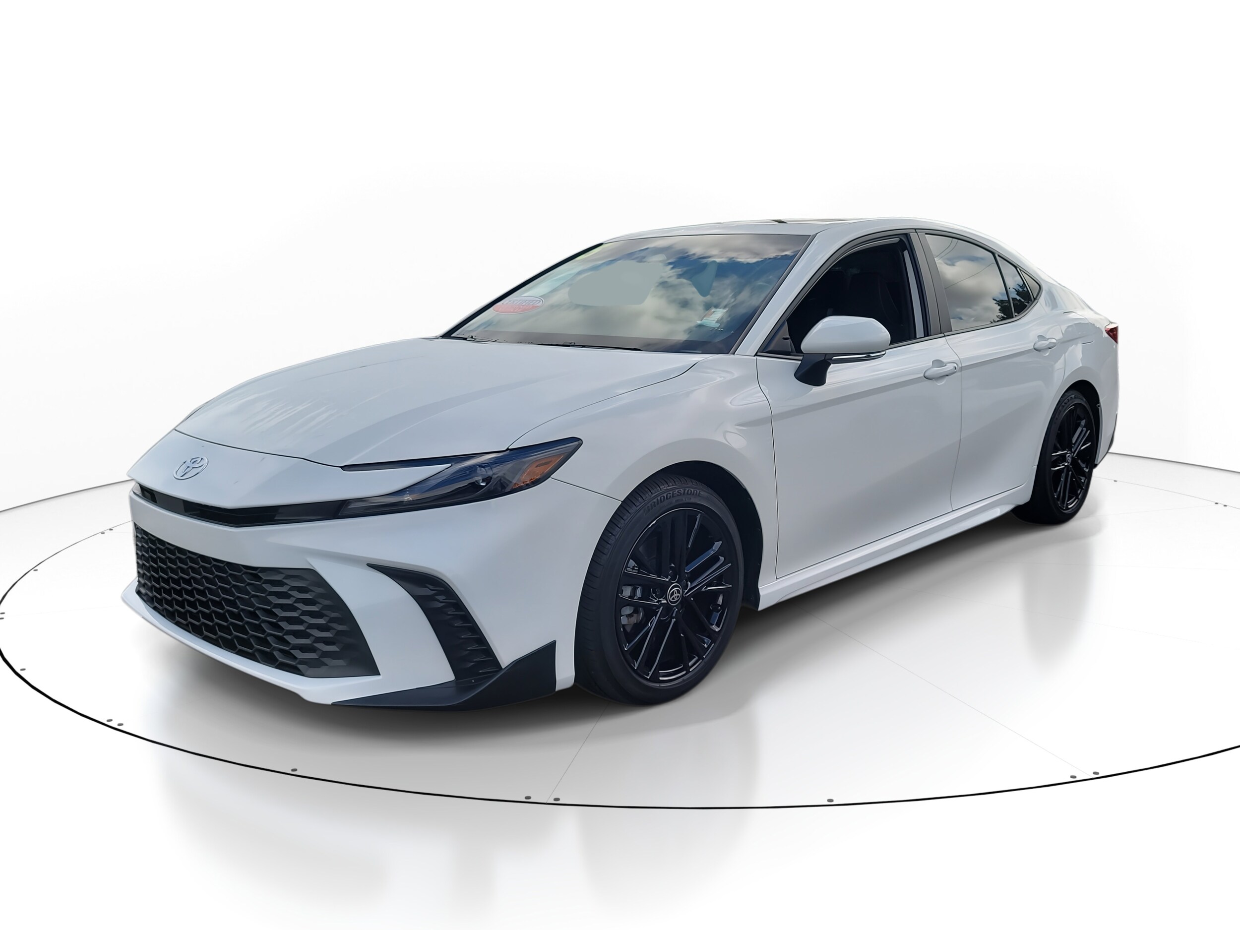2025 Toyota Camry SE photo 3