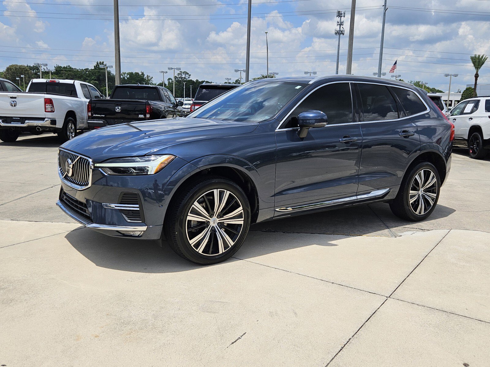 2022 Volvo XC60 Inscription photo 3