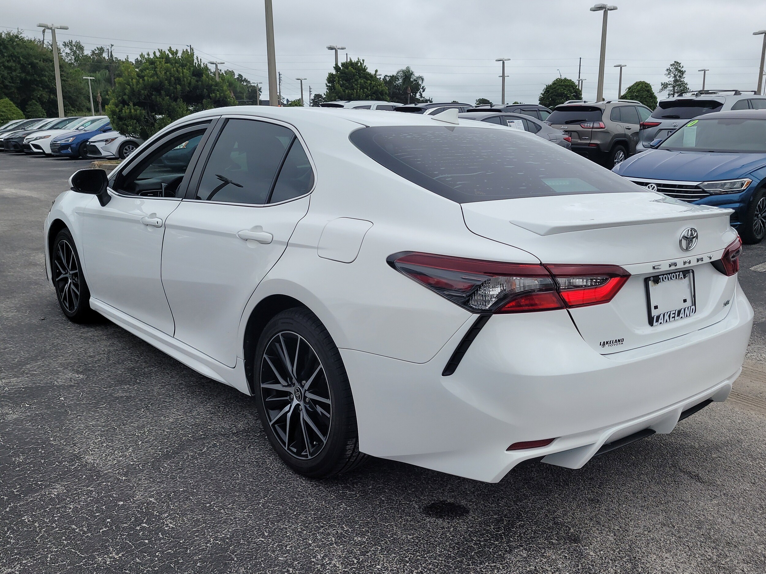 2022 Toyota Camry SE photo 4