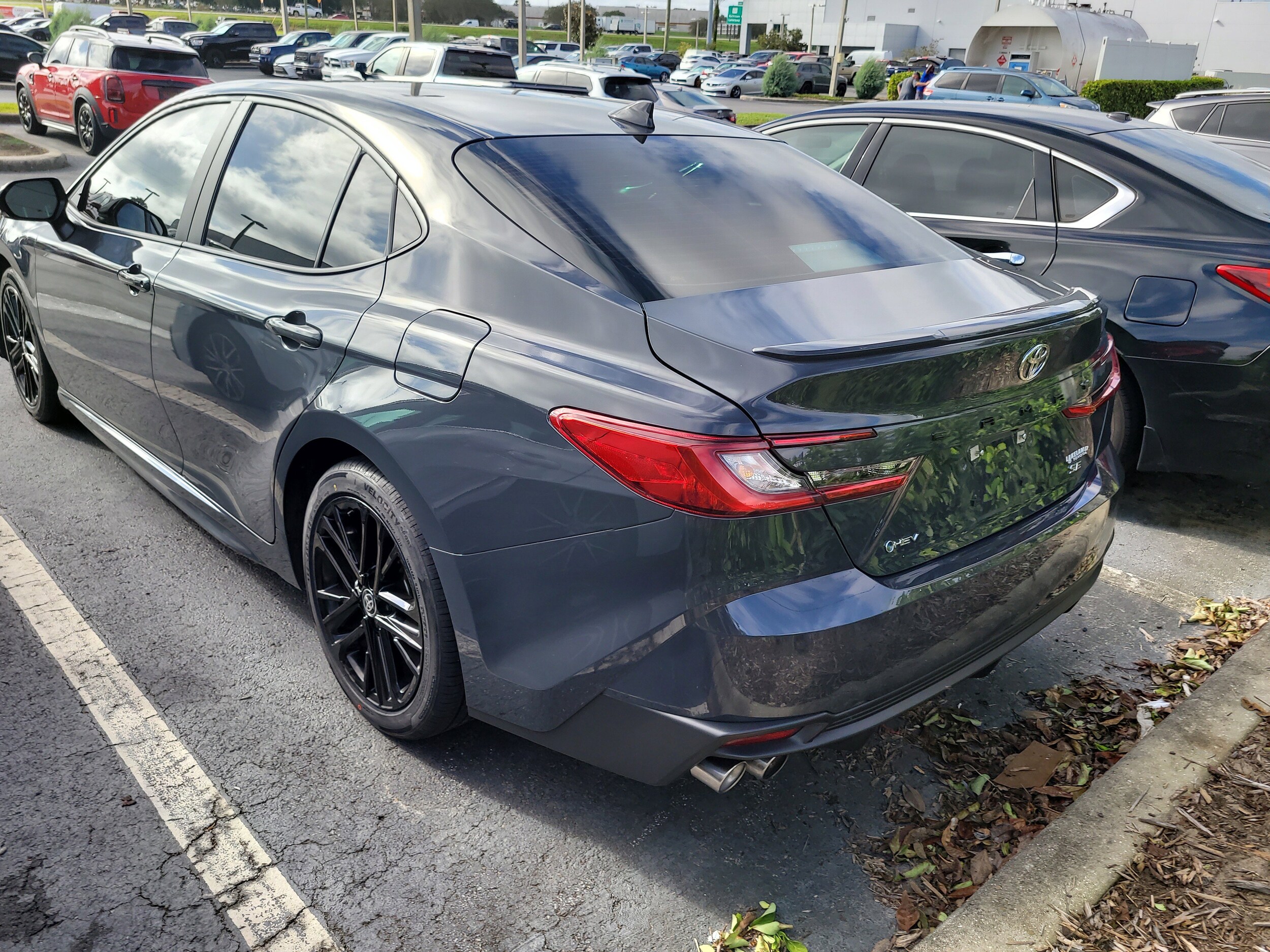 2025 Toyota Camry SE photo 4