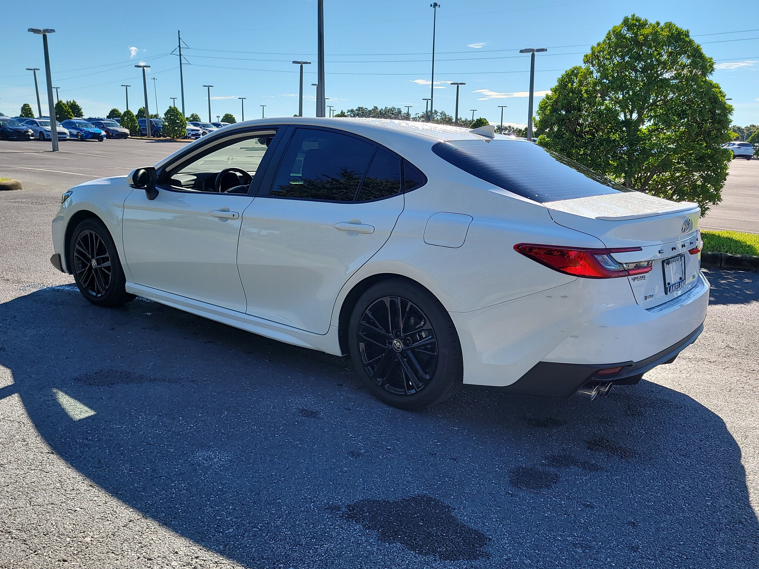 2025 Toyota Camry SE photo 4