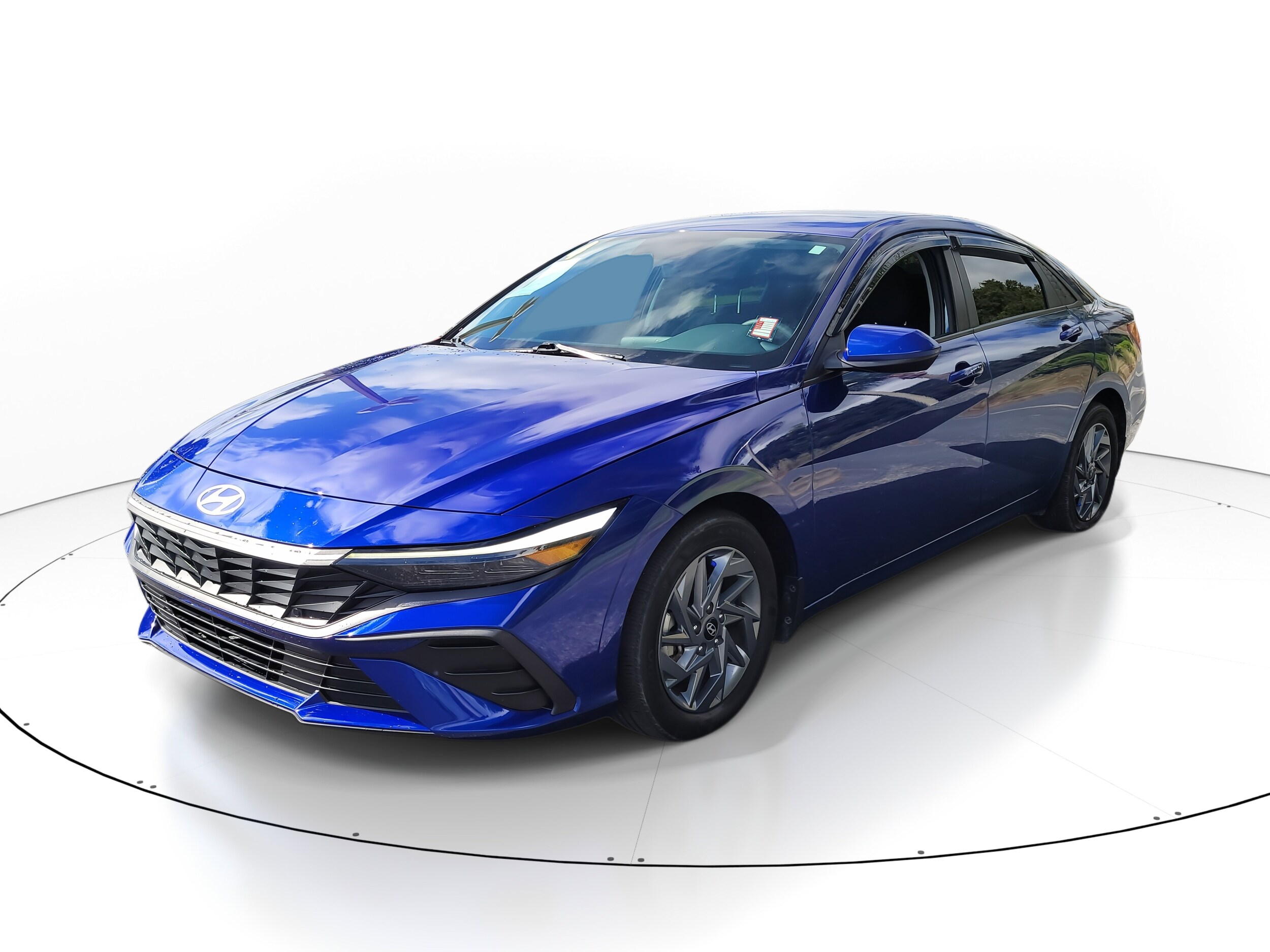 2024 Hyundai Elantra SEL photo 3