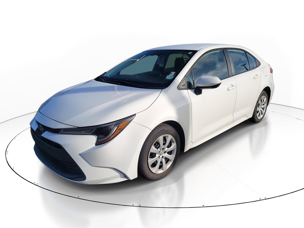 2023 Toyota Corolla LE photo 3
