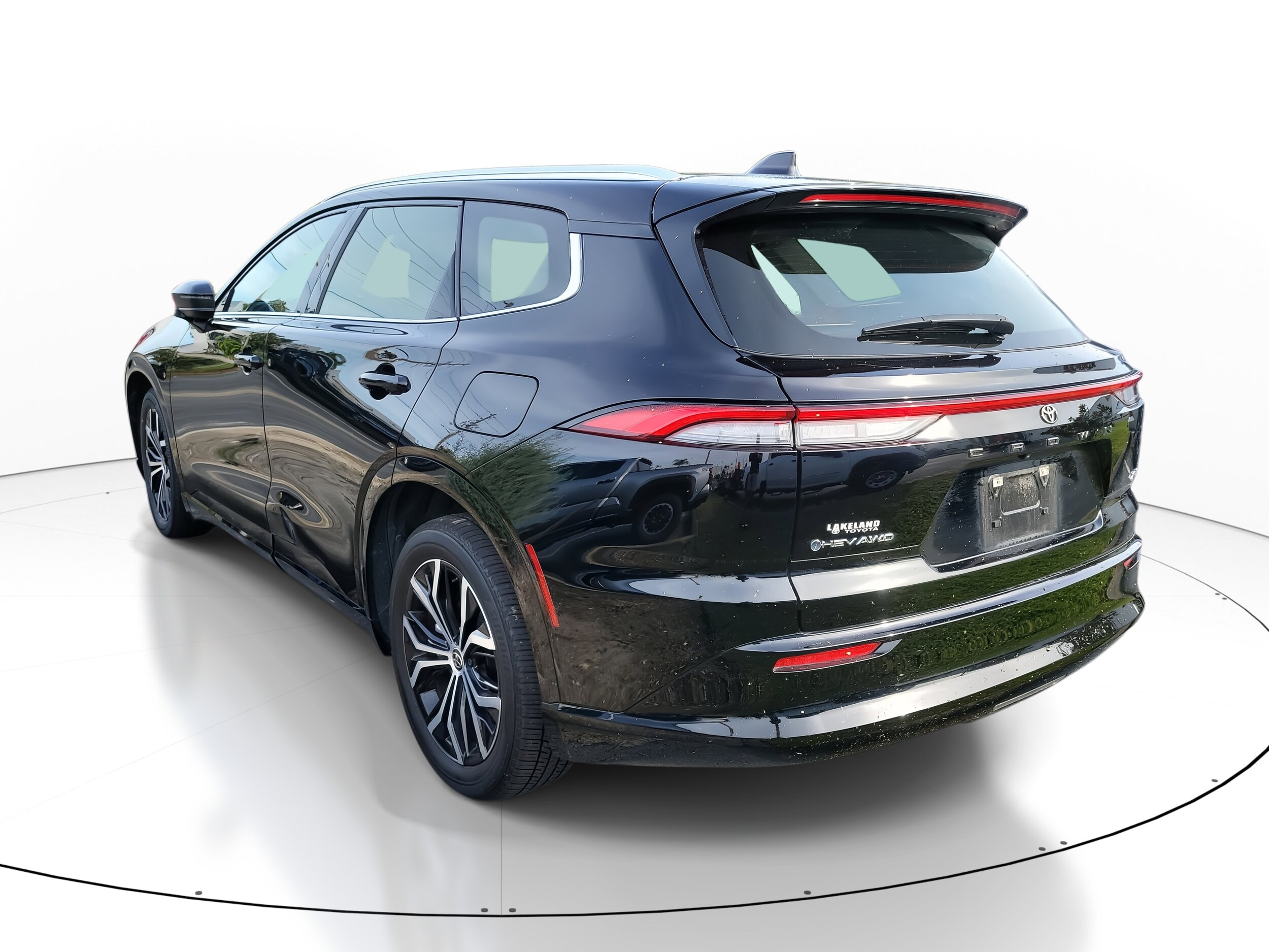 2025 Toyota Crown Signia XLE photo 4