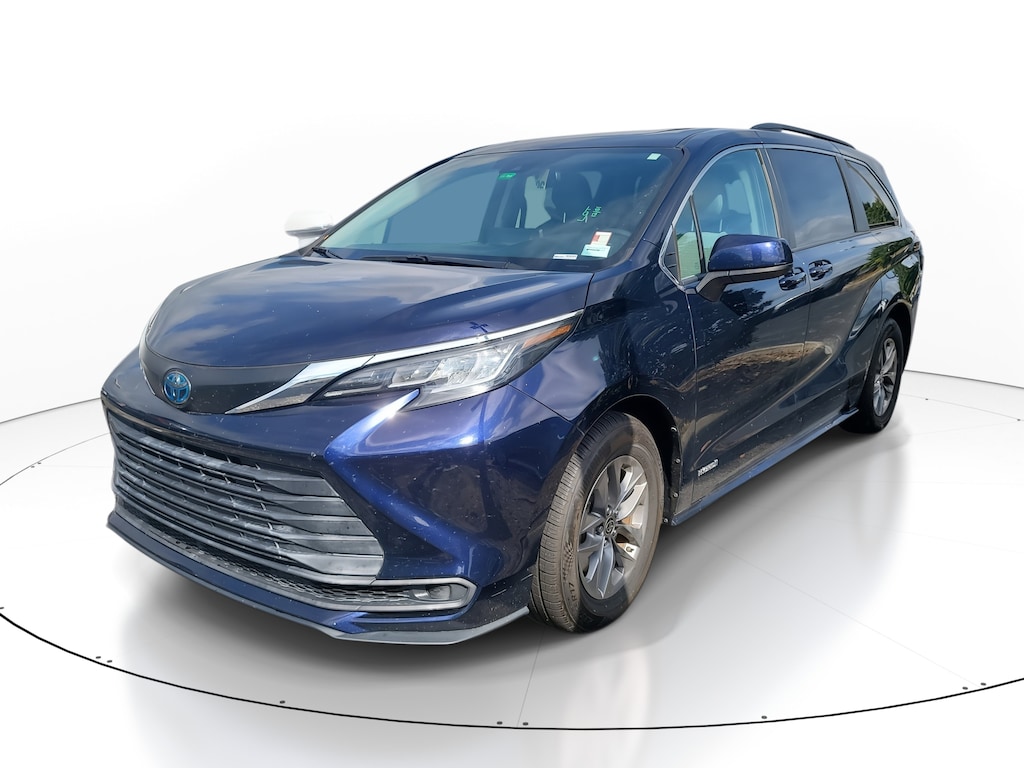 Used 2021 Toyota Sienna LE 8 Passenger Van
