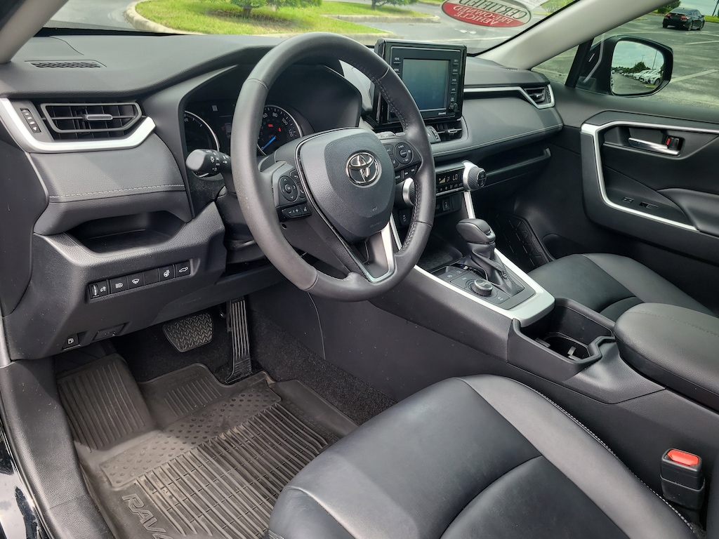 2022 Toyota RAV4 Hybrid XLE Premium photo 14