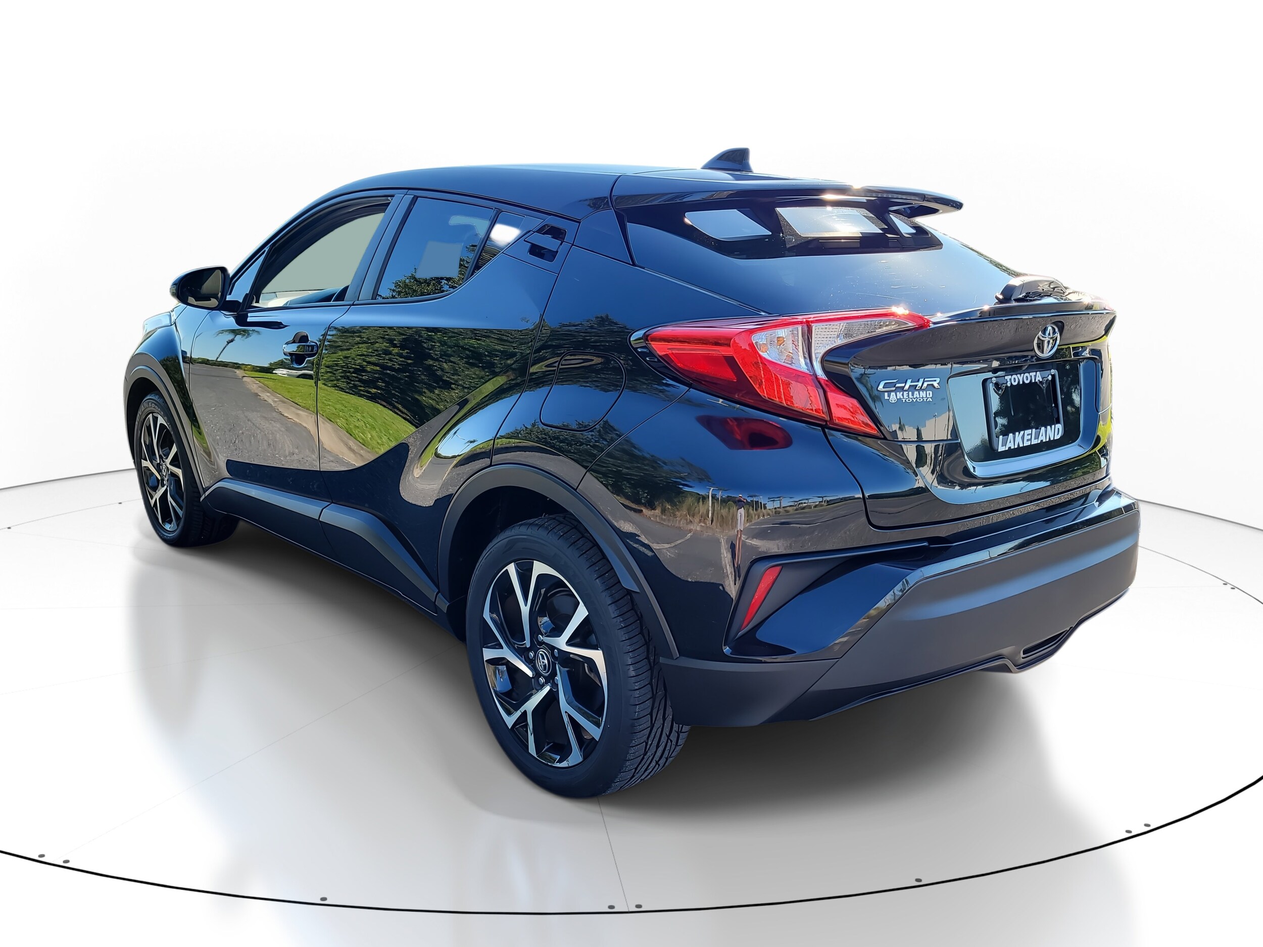 2019 Toyota C-HR LE photo 4