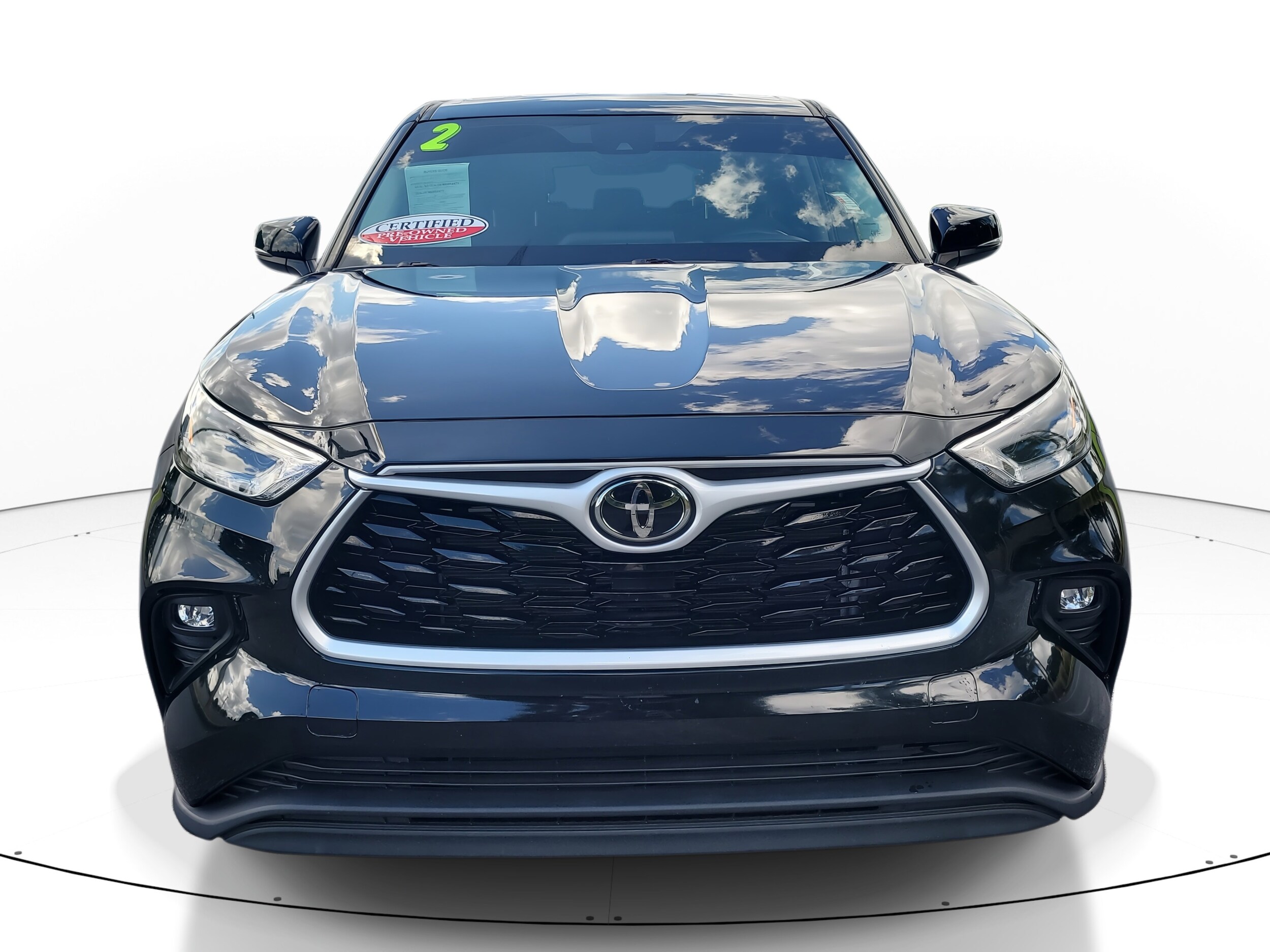 2022 Toyota Highlander LE photo 2