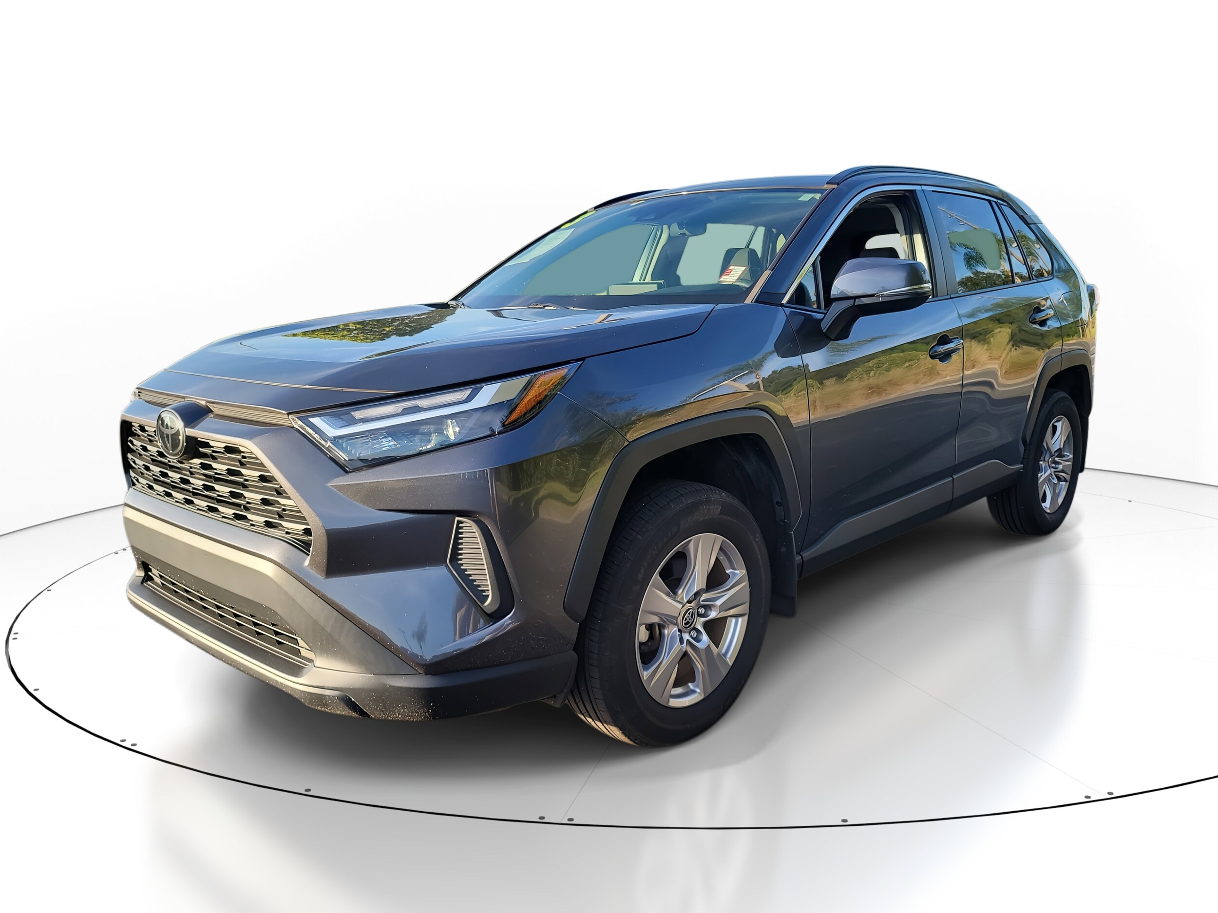 2023 Toyota RAV4 XLE photo 3