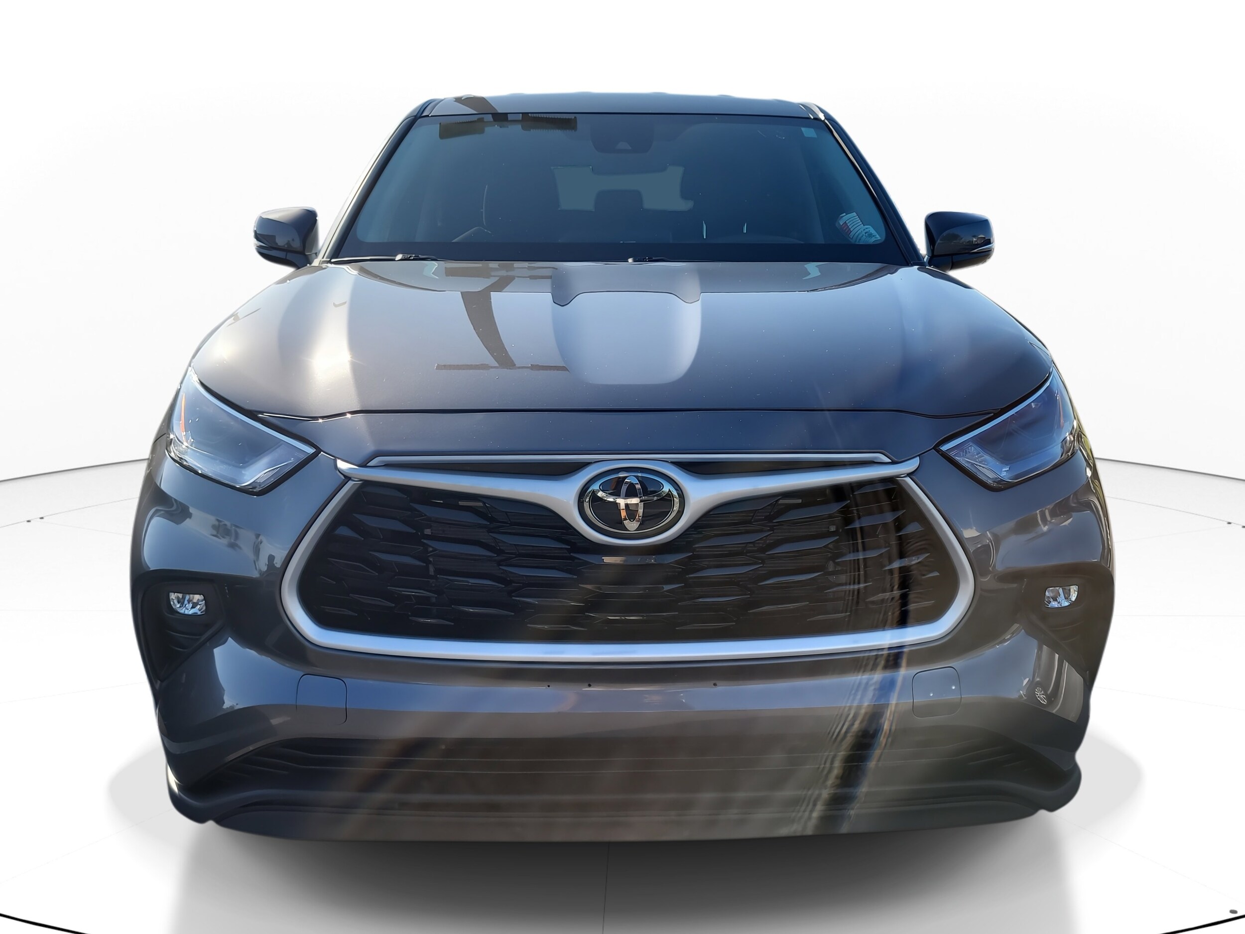 2024 Toyota Highlander LE photo 2