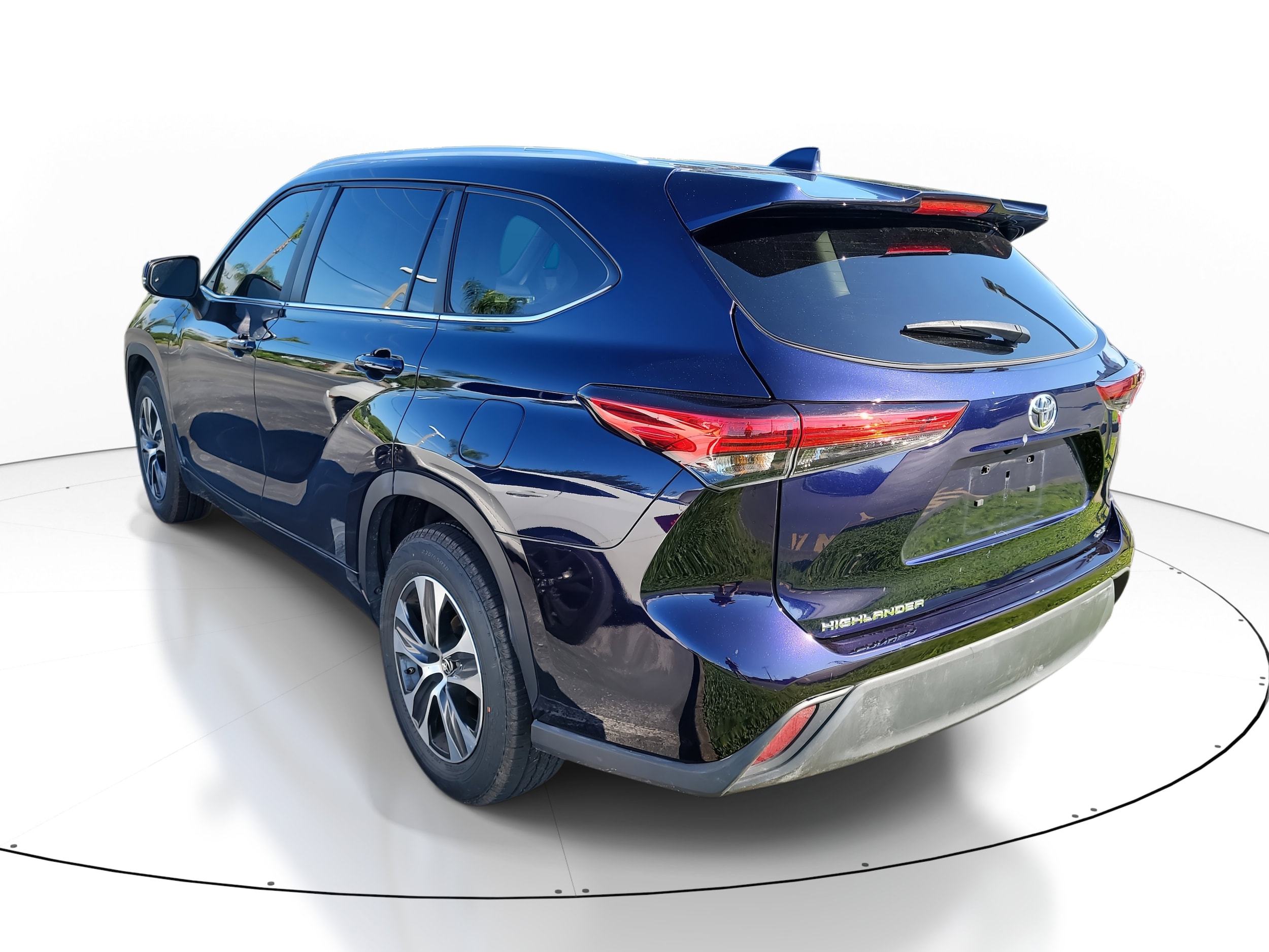 2023 Toyota Highlander XLE photo 3