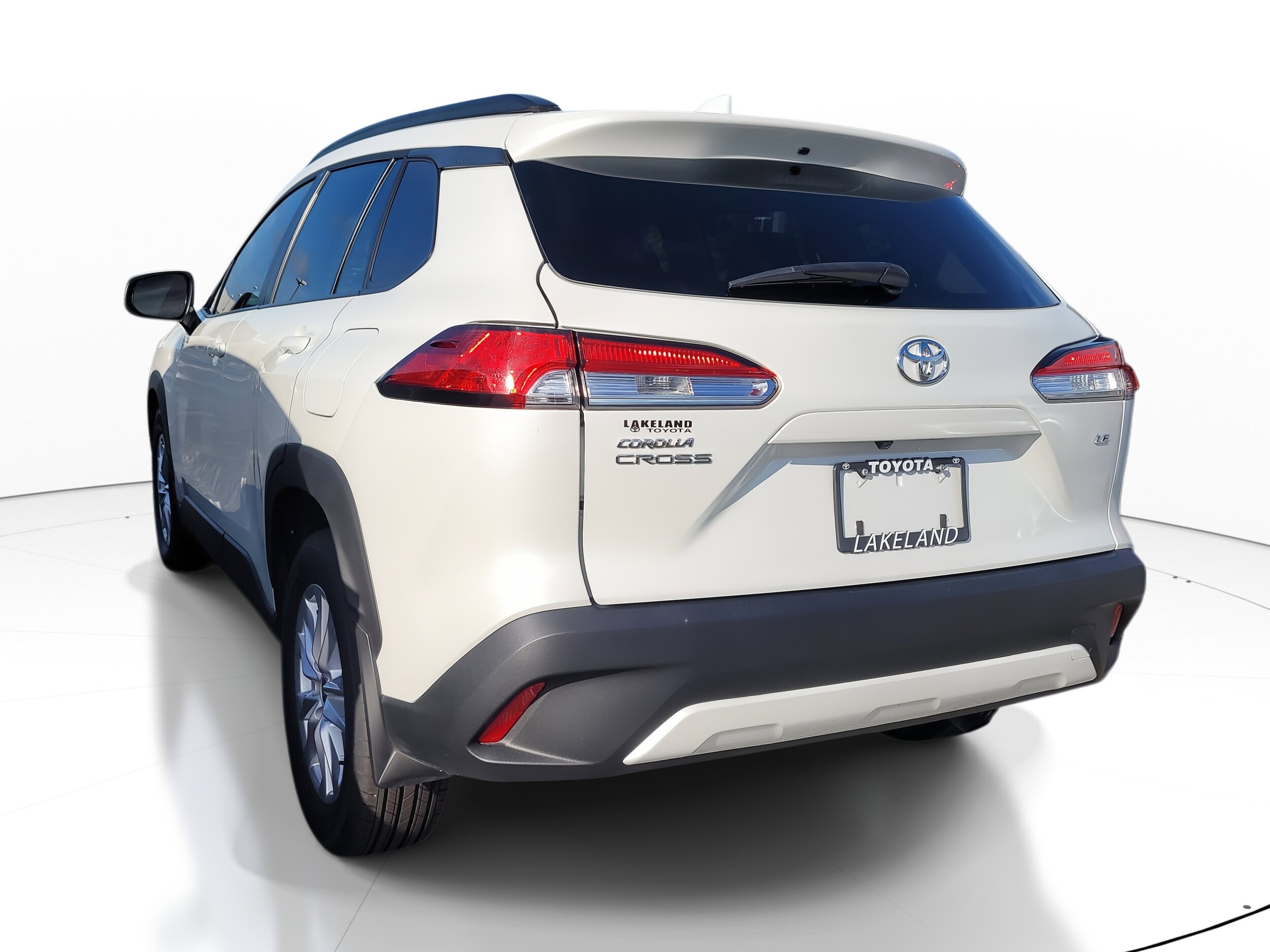 2024 Toyota Corolla Cross LE photo 4