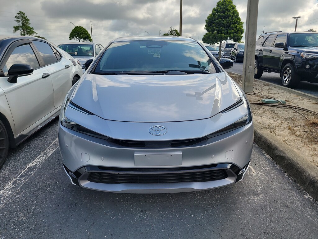 Used 2024 Toyota Prius LE Hatchback
