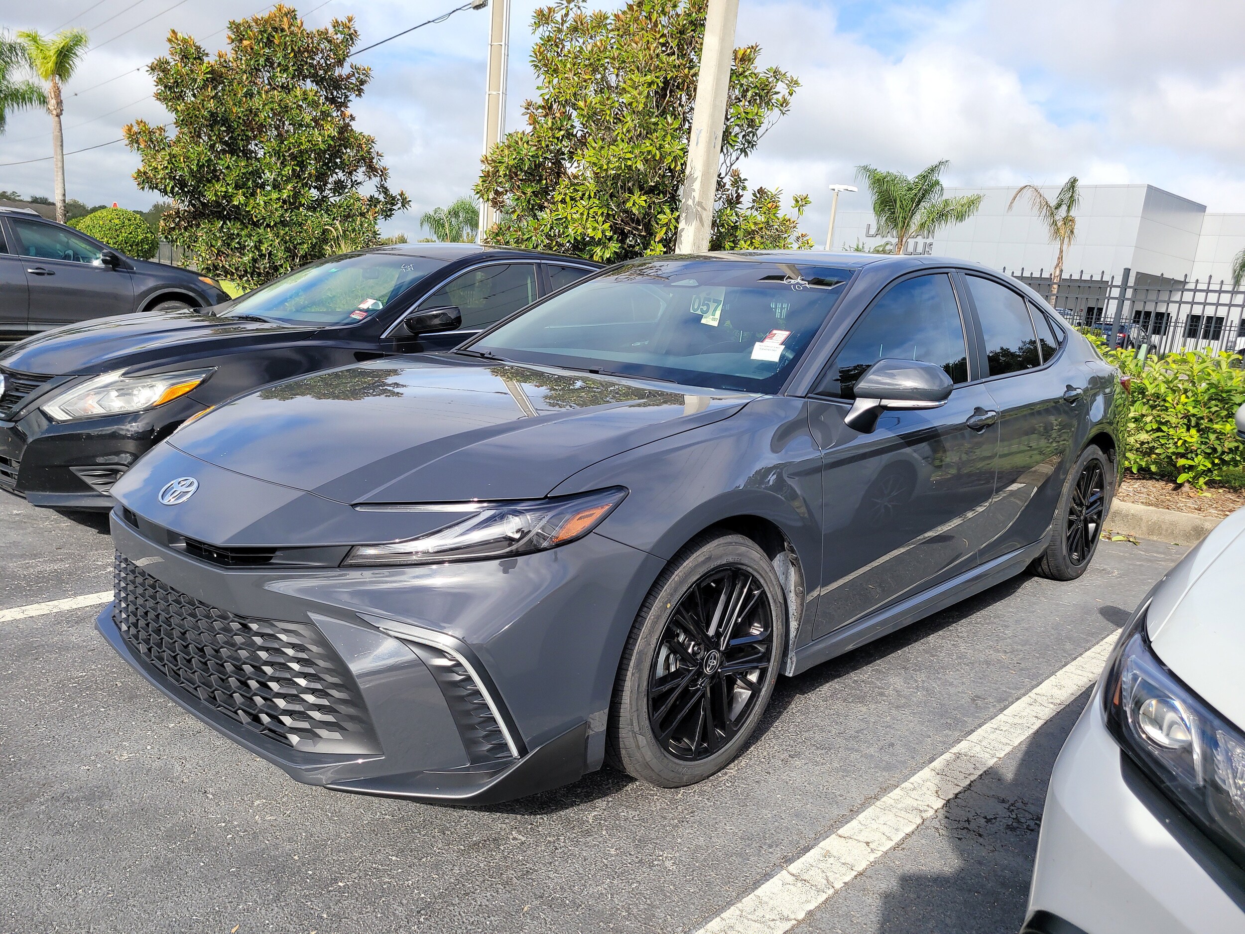 2025 Toyota Camry SE photo 3