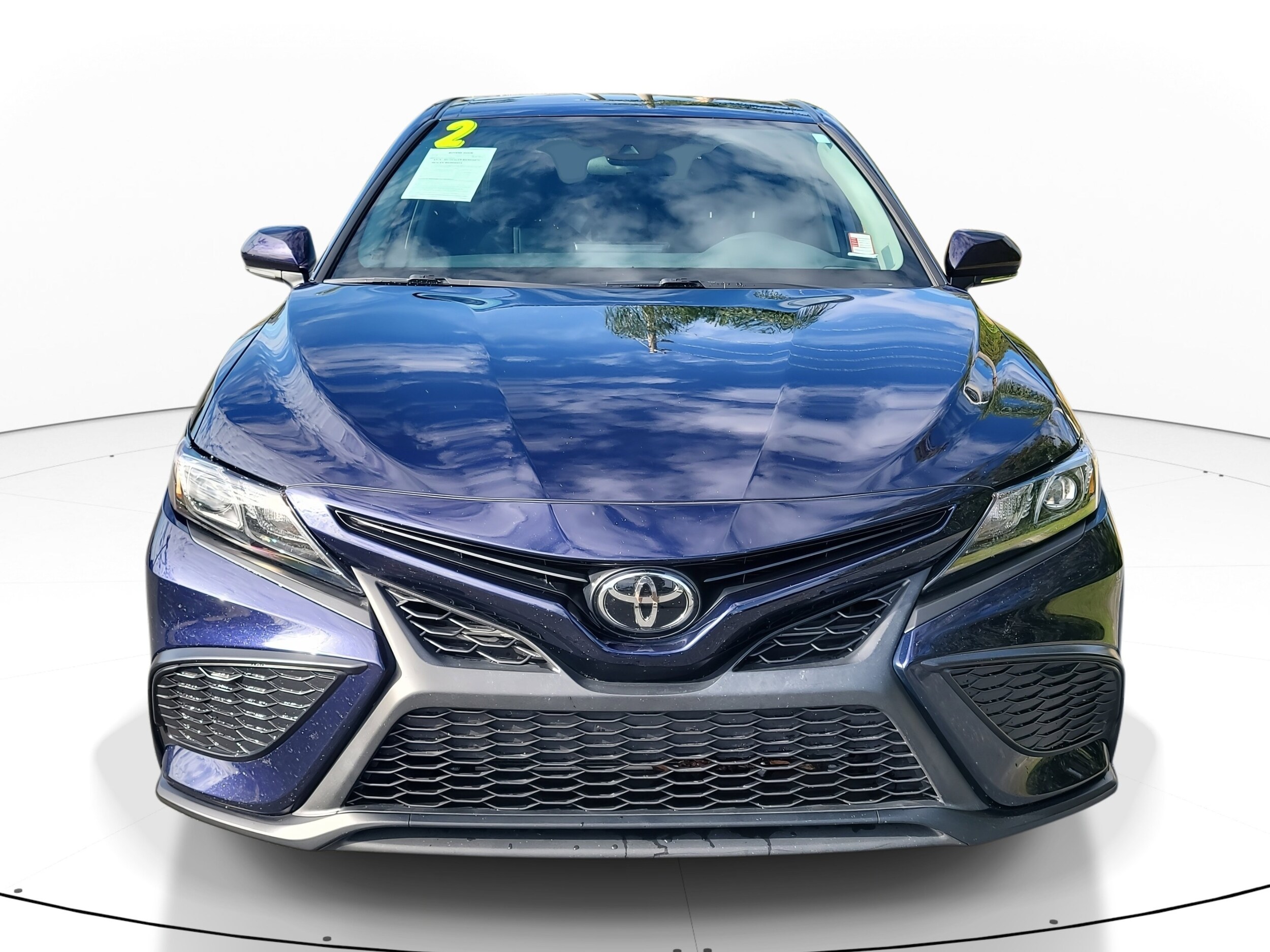 2022 Toyota Camry SE photo 2